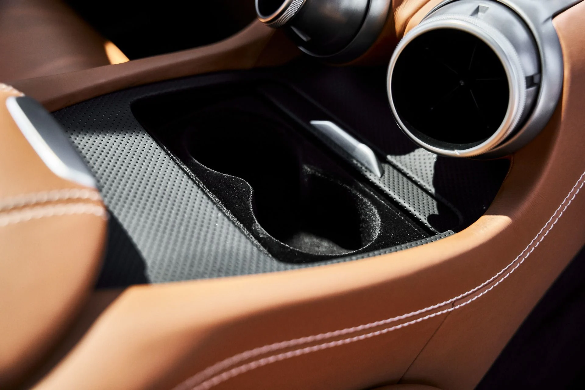 mph044_3652210170_Used_2018_Ferrari_GTC_4_Lusso_V12_1775612067_6ec5654154