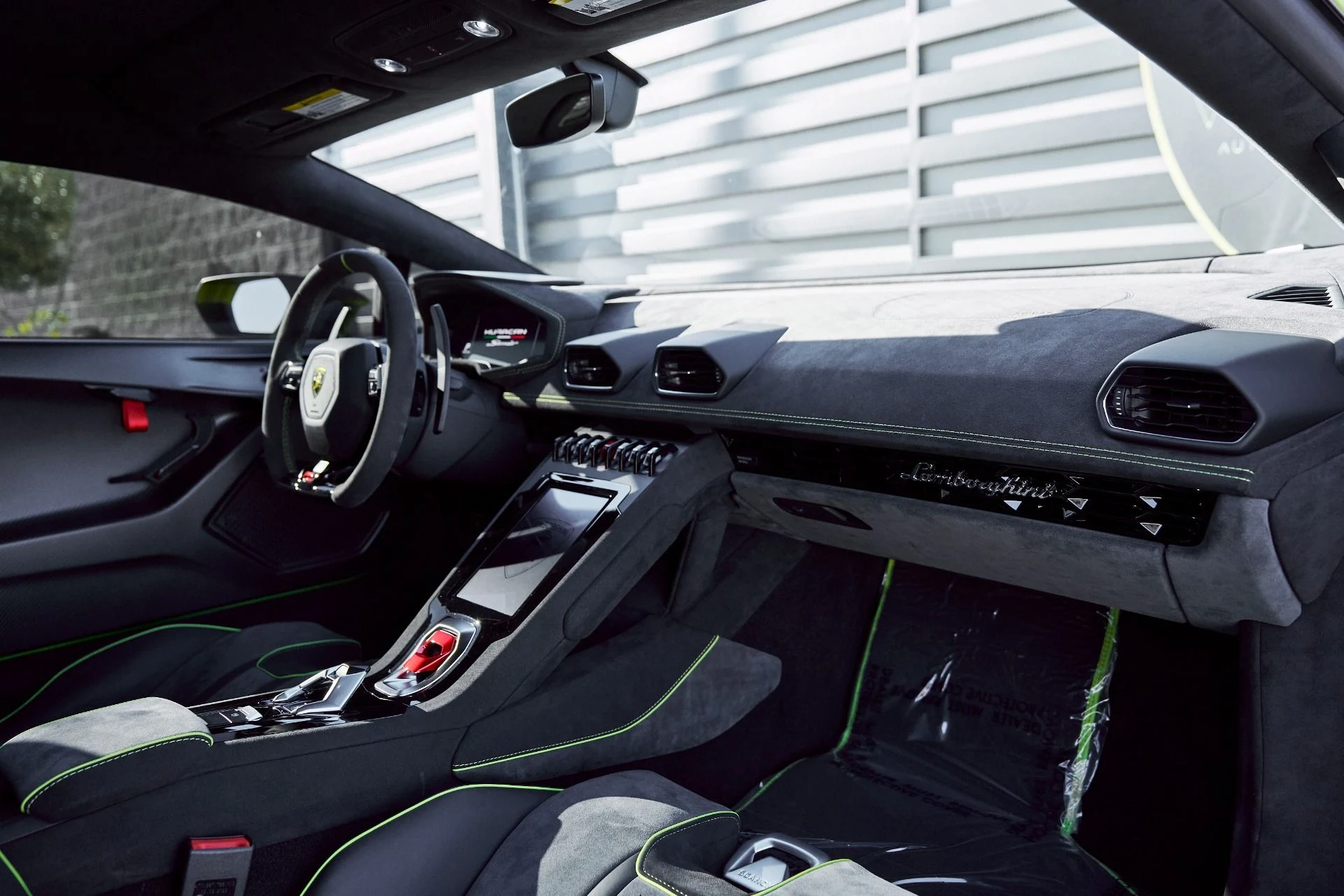 mph044_3670900481_Used_2024_Lamborghini_Huracan_Sterrato_Base_1767062451_f284927b6e