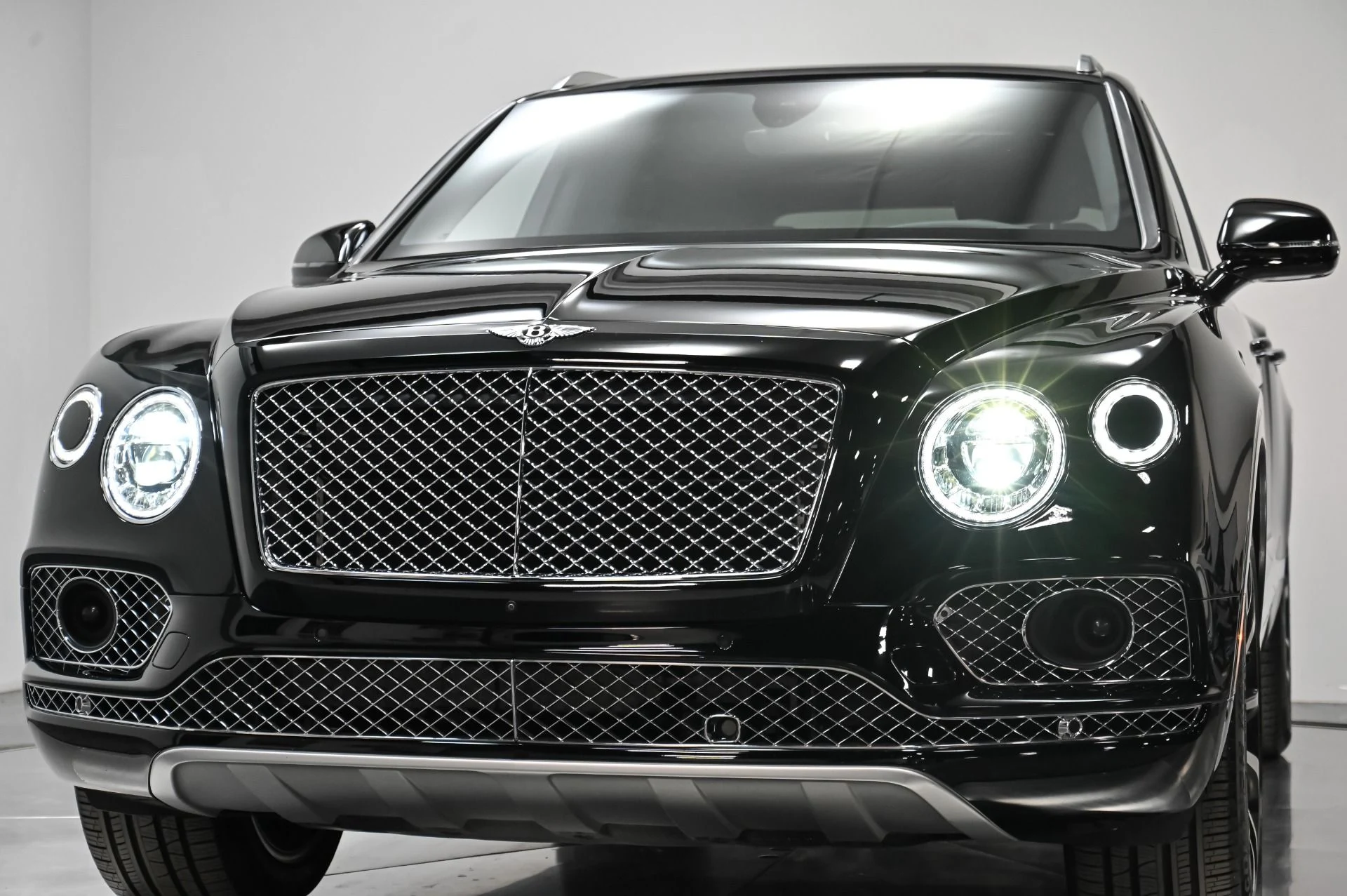 mph044_3684742358_Used_2018_Bentley_Bentayga_W12_1756239179_1a6cc0d83b