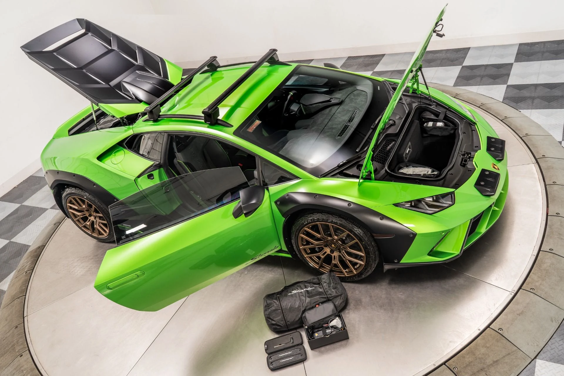 mph044_3686121023_Used_2024_Lamborghini_Huracan_Sterrato_1762382893_eb3fb1816a