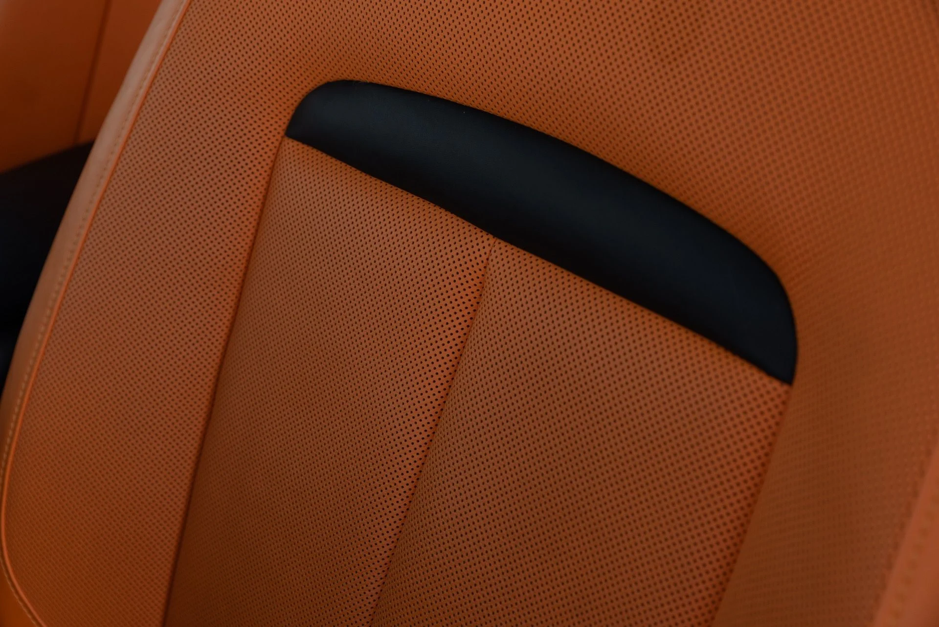 mph044_3694656676_Used_2020_Rolls_Royce_Cullinan_1764721010_2042b4829e