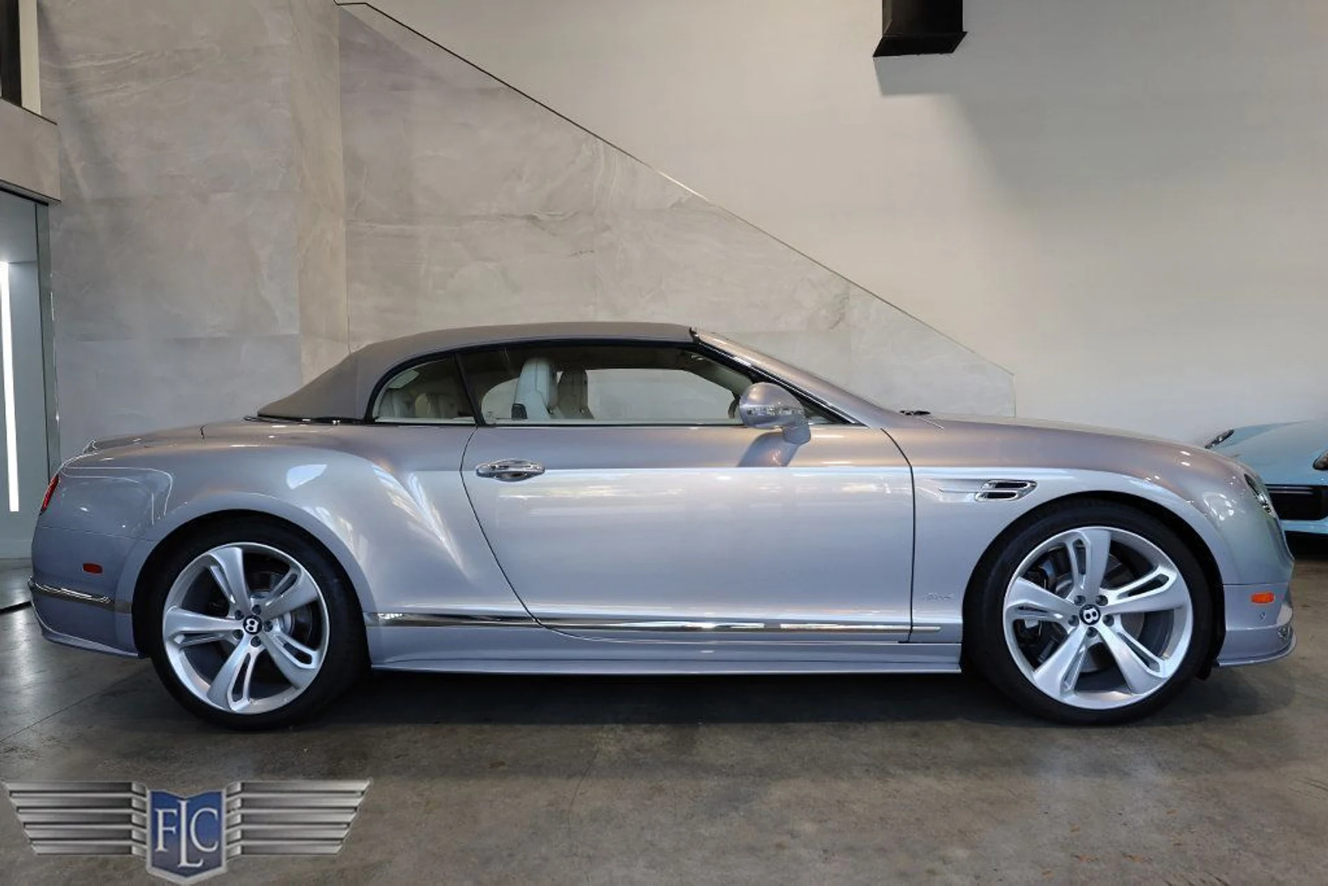 mph044_3696175106_used_2017_bentley_continental_gtspeedconvertible_9689_22985658_45_1024_14adaaafa5