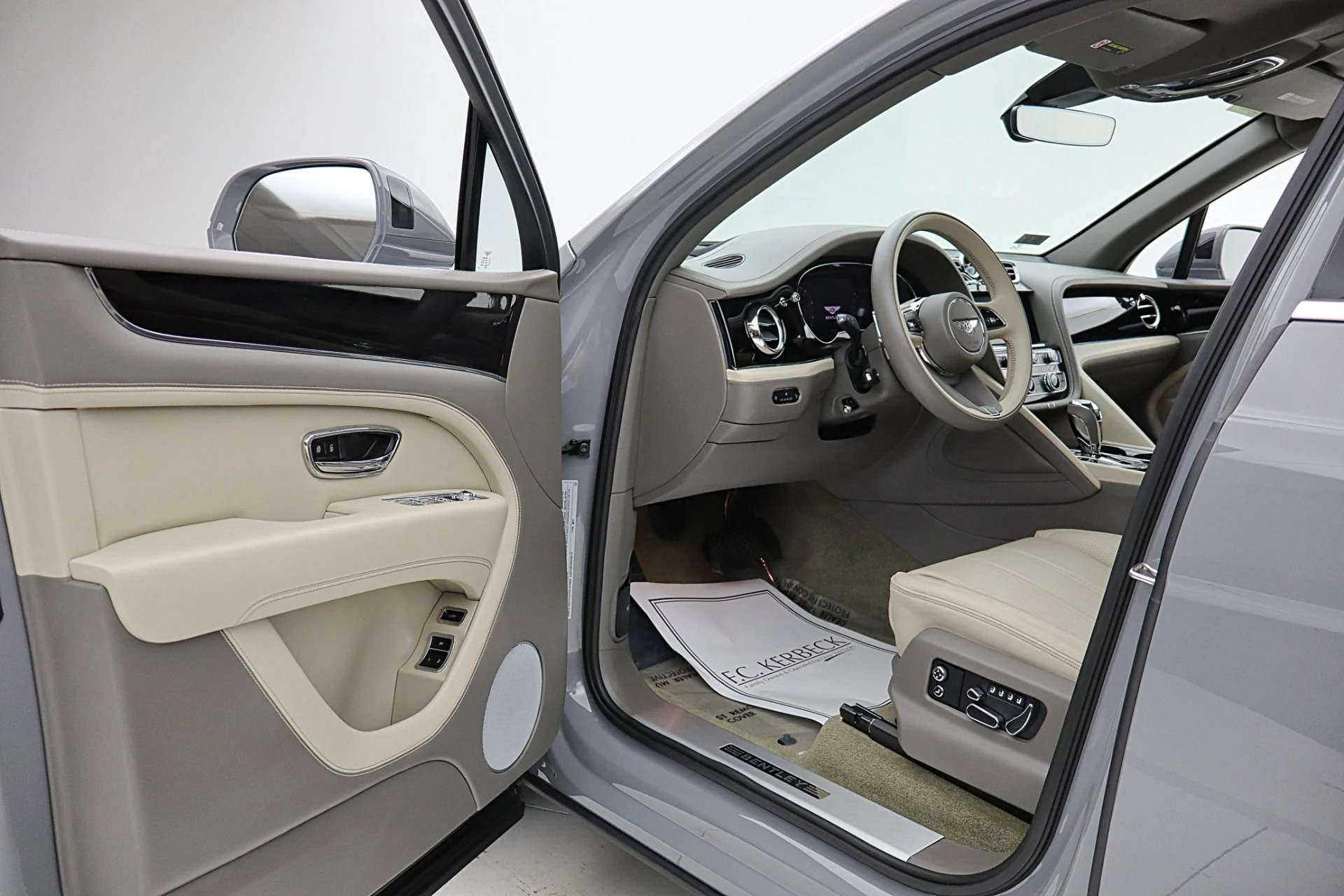 mph044_370641441_Used_2024_Bentley_Bentayga_EWB_V8_LEASE_OPTIONS_AVAILABLE_ce0f6f30c2