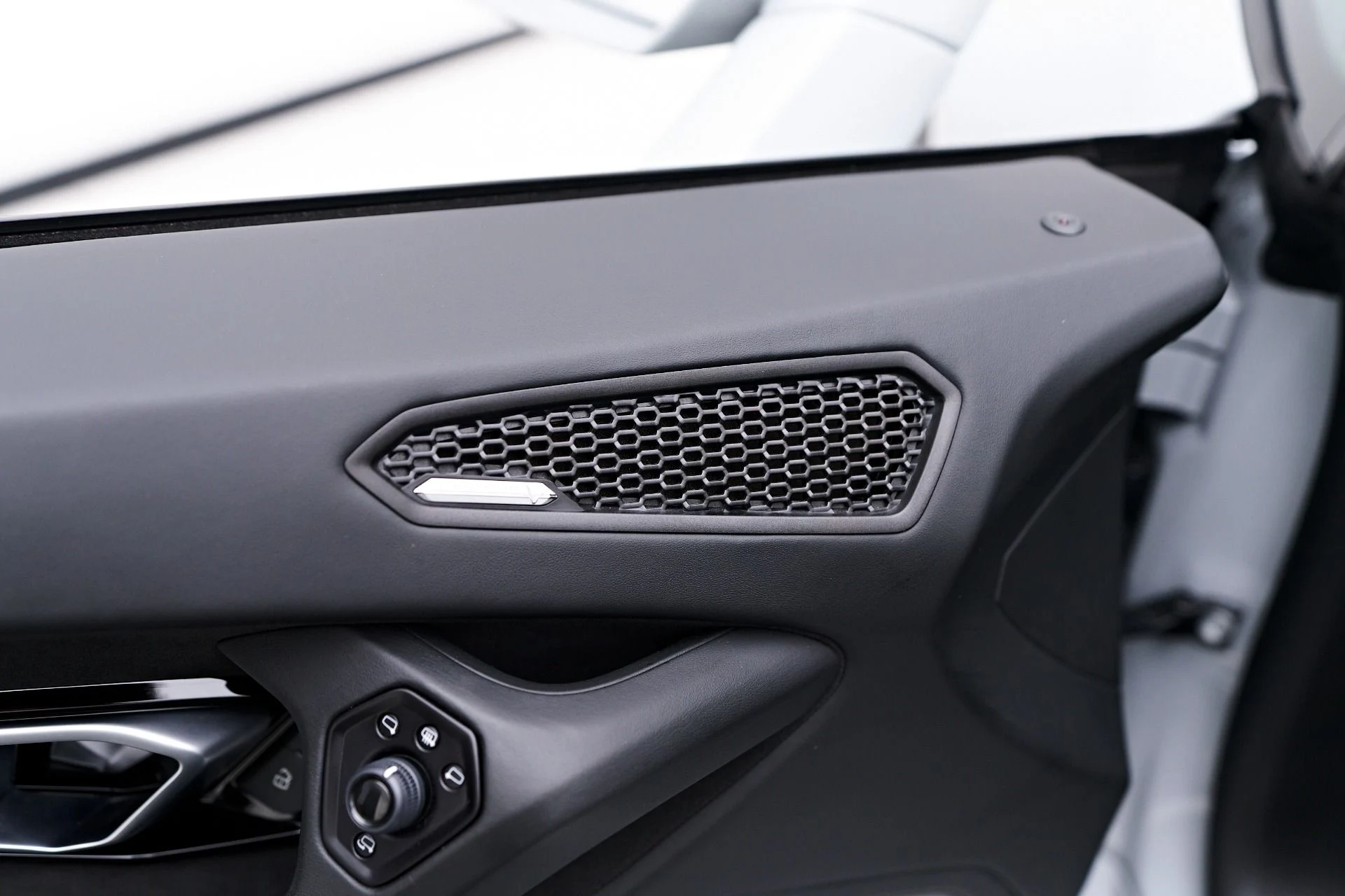mph044_3724393928_Used_2021_Lamborghini_Huracan_EVO_Base_1754524536_8d6ed75202