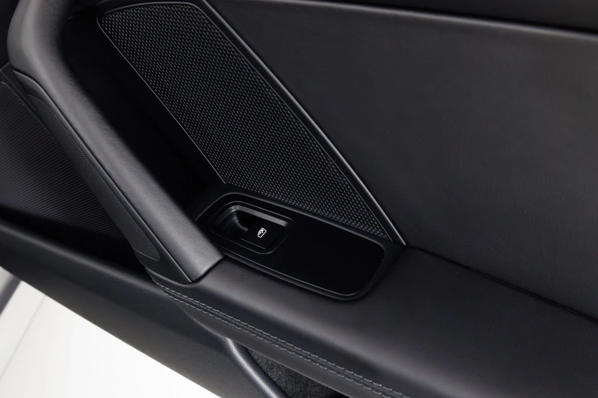 mph044_3724920549_Used_2022_Porsche_911_Carrera_1773941193_9c98bc332d