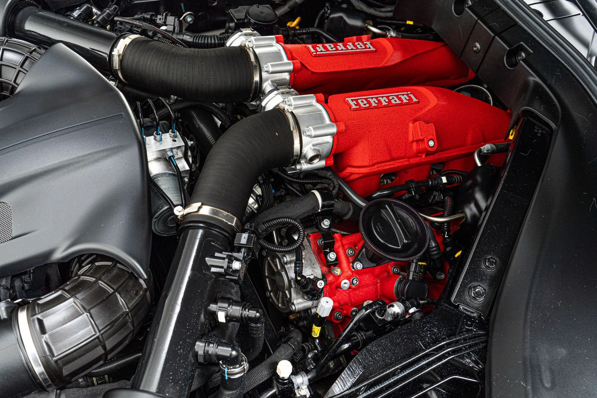 mph044_3734750985_Used_2020_Ferrari_Portofino_Lots_of_Interior_Carbon_Square_Quilting_Magneride_Suspension_1763996776_03bf9a1172