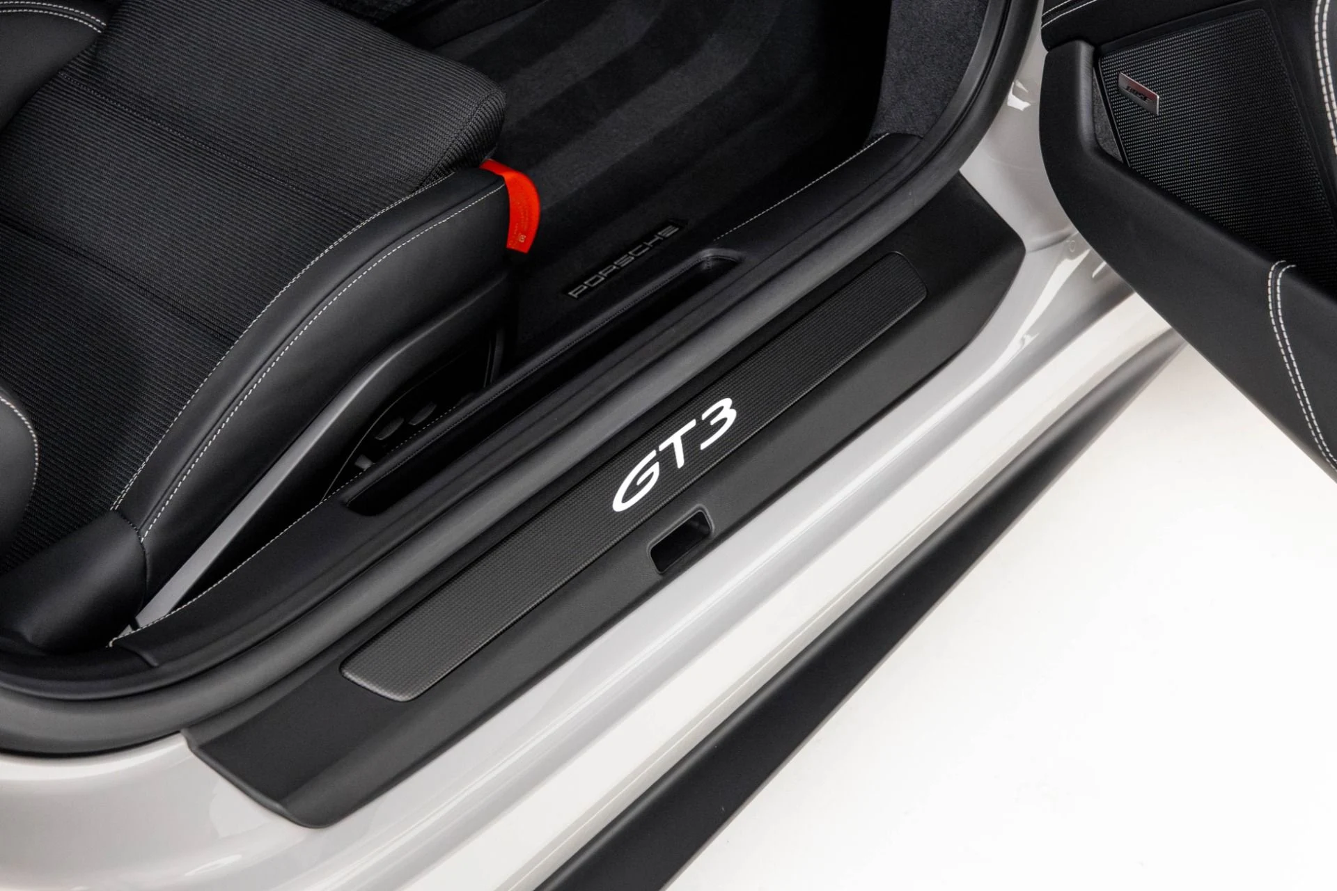 mph044_3760045956_Used_2024_Porsche_911_GT_3_Touring_1761003657_0952fde716