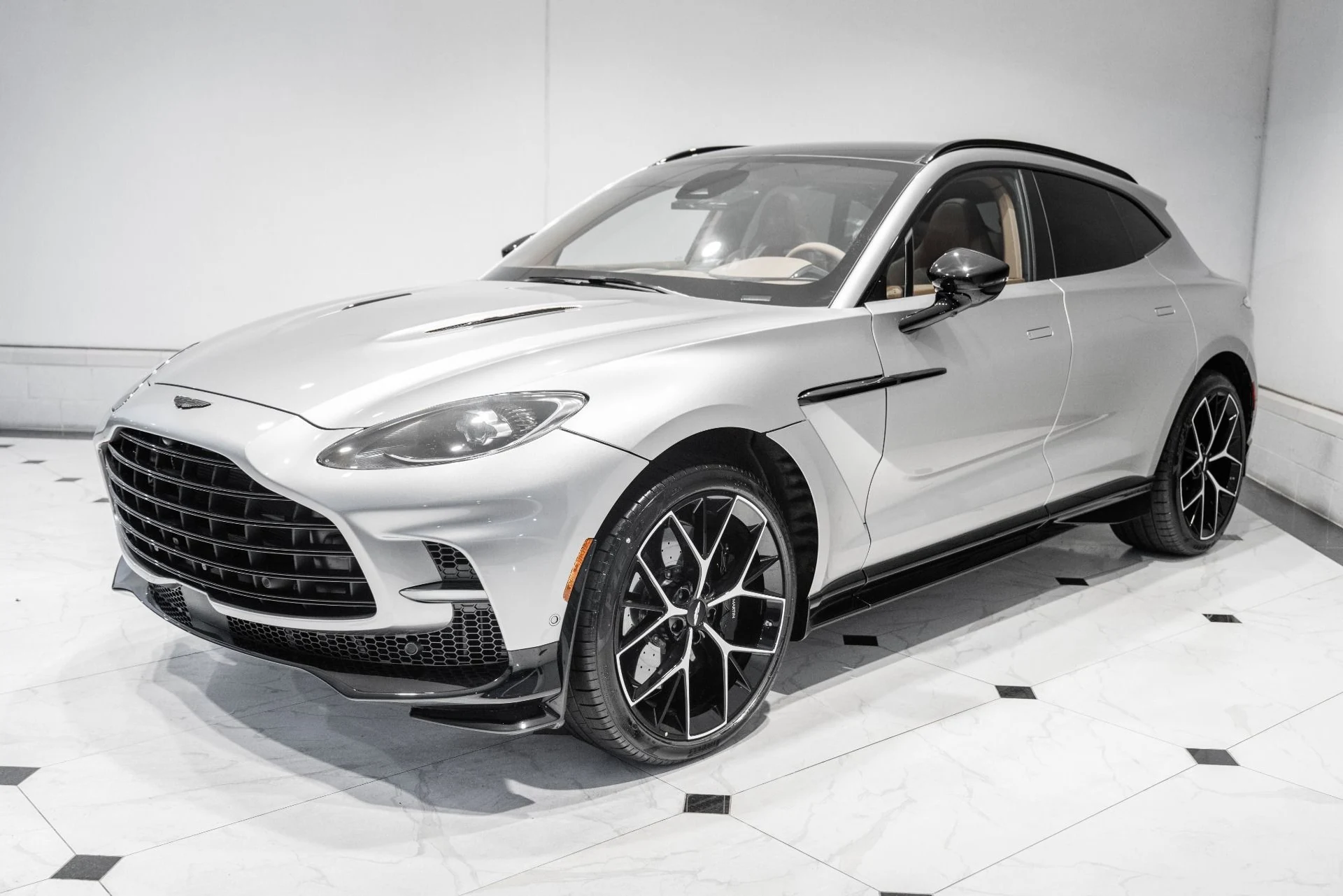 mph044_3765244997_New_2026_Aston_Martin_DBX_707_1786372165_12e752353e