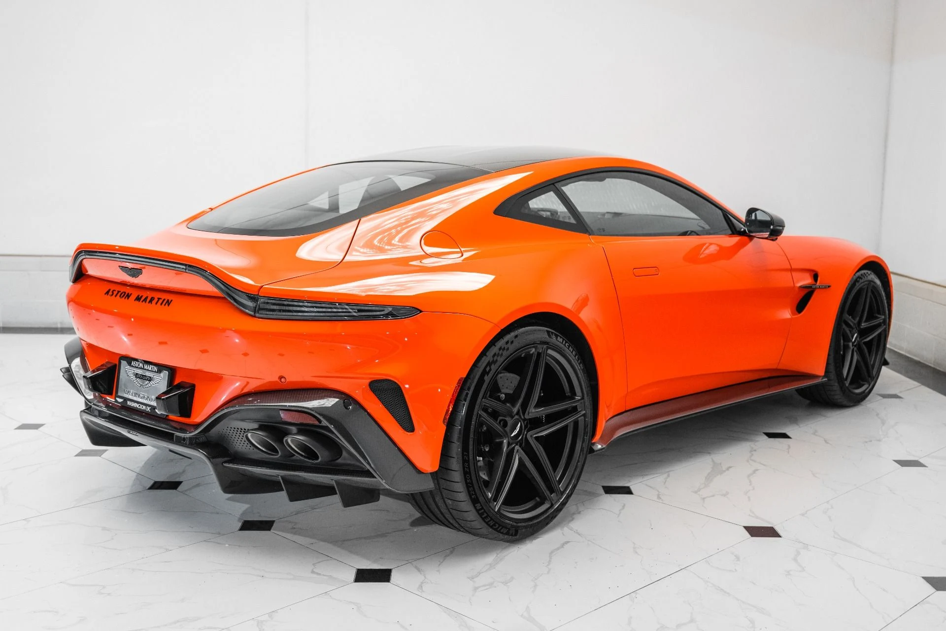 mph044_3775773977_Used_2025_Aston_Martin_Vantage_1754335114_0175bc0938