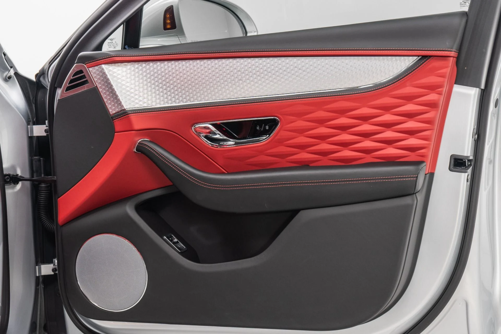 mph044_3781469970_Used_2022_Bentley_Flying_Spur_V8_Great_Colors_Engine_Turned_Veneers_Mulliner_Package_1773426233_f0965ef10c