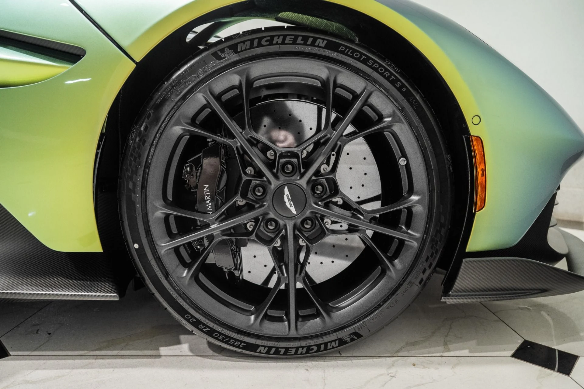 mph044_3790552993_New_2026_Aston_Martin_Valhalla_1790437423_6c170166bd
