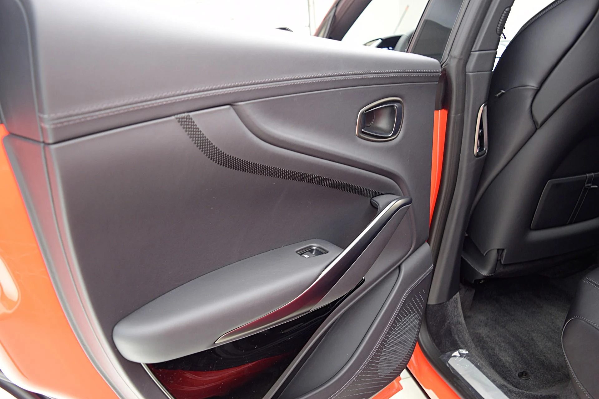 mph044_3802050785_New_2025_Aston_Martin_DBX_707_247febd42b