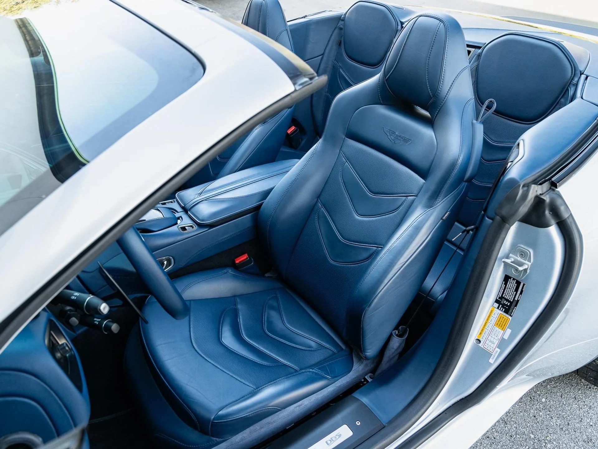 mph044_3803724633_Used_2020_Aston_Martin_DBS_Superleggera_1764795981_8daea22683