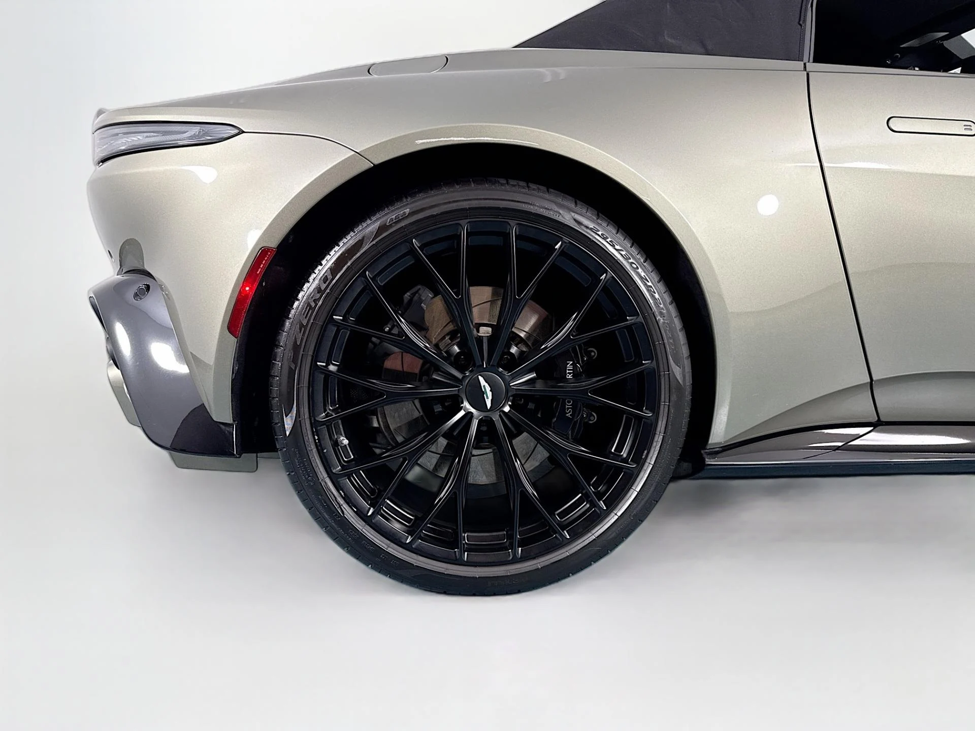mph044_3825090142_Used_2023_Aston_Martin_Vantage_V8_1783445566_e82eb9dd3f