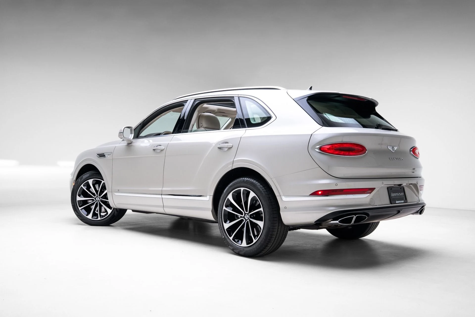 mph044_3826316609_Used_2021_Bentley_Bentayga_V8_1774990439_353a47ca6e