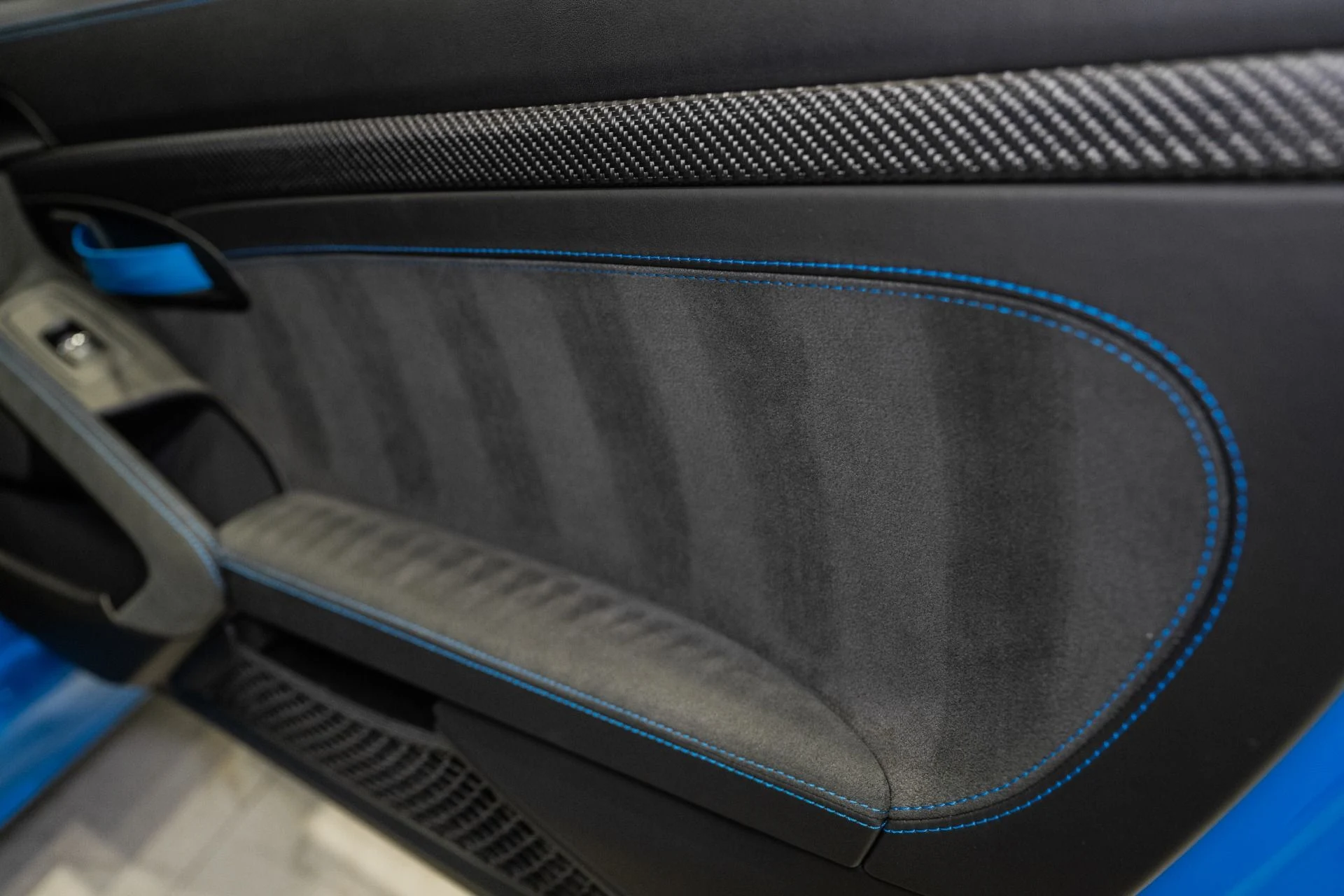 mph044_3831995097_Used_2023_Porsche_718_Cayman_GT_4_RS_1776783912_8938292136