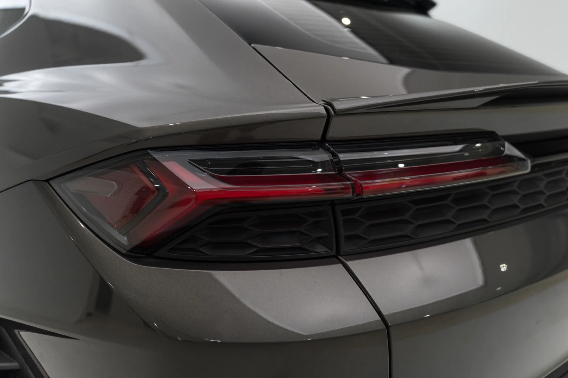 mph044_3867150490_Used_2025_Lamborghini_Urus_SE_1792099587_1ae116c5bb