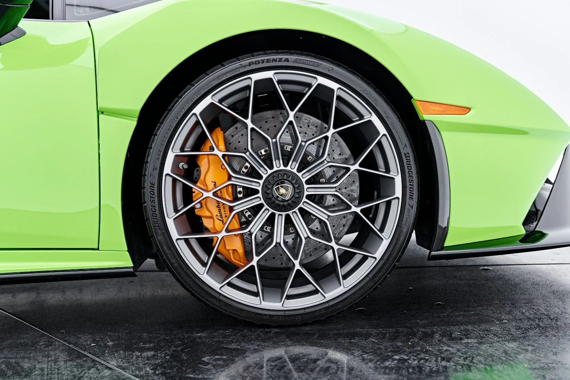 mph044_3875662667_Used_2024_Lamborghini_Huracan_STO_Base_1791998253_dc48ee5d99