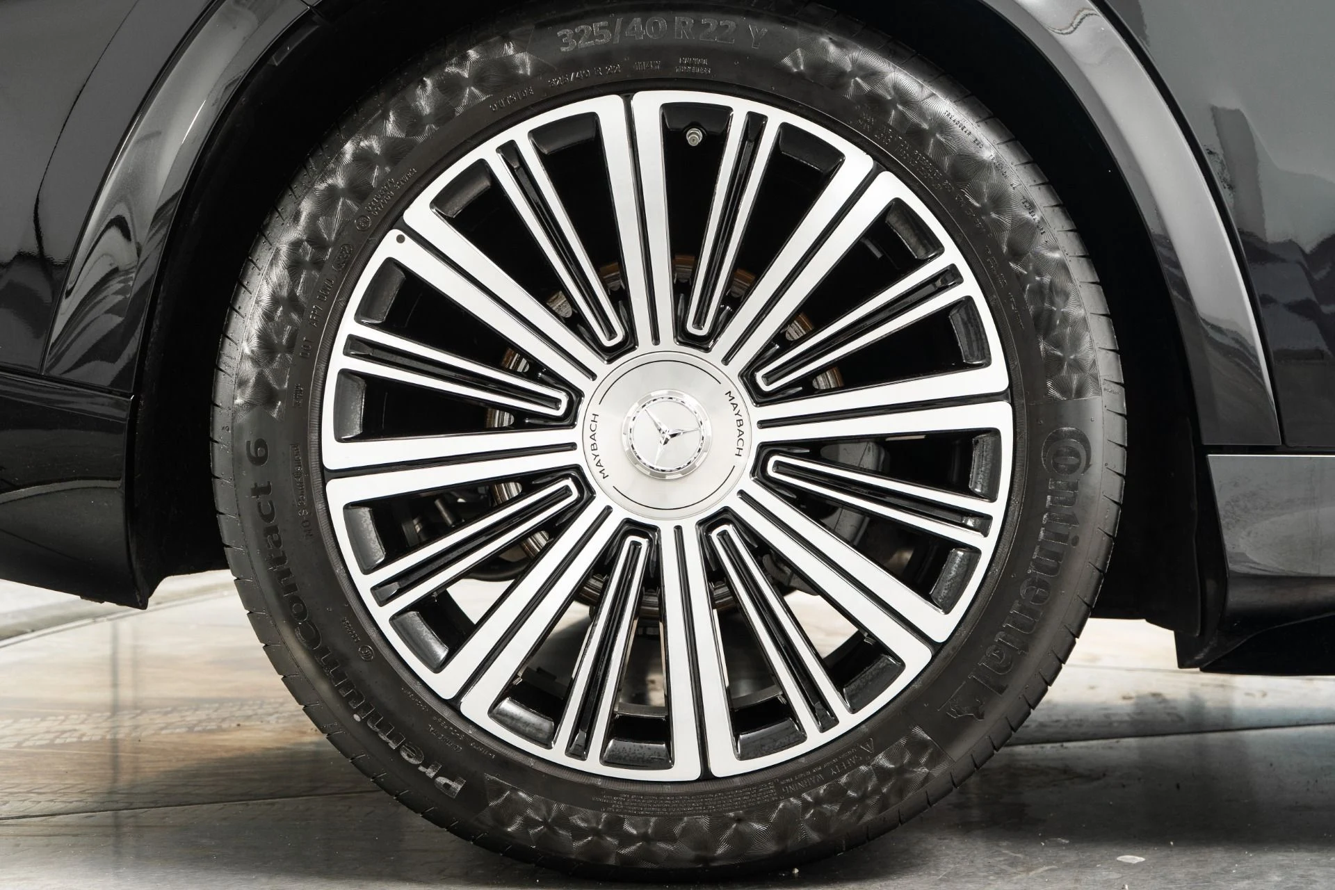 mph044_3895388788_Used_2023_Mercedes_Benz_Maybach_GLS_600_4_MATIC_Factory_Two_Tone_paint_Diamond_Turned_Wheels_Loaded_1757365639_3460214e96