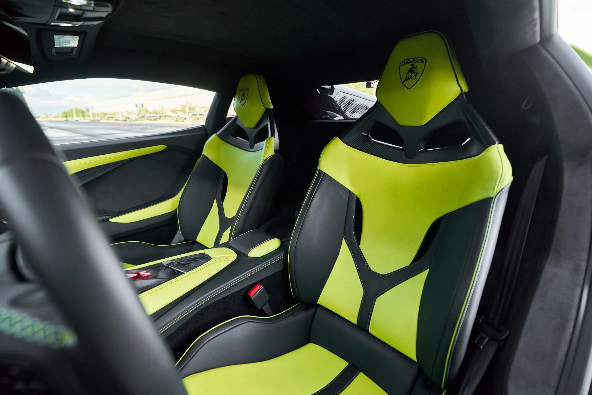 mph044_3896399349_Used_2024_Lamborghini_Revuelto_1763604751_578d9cb967