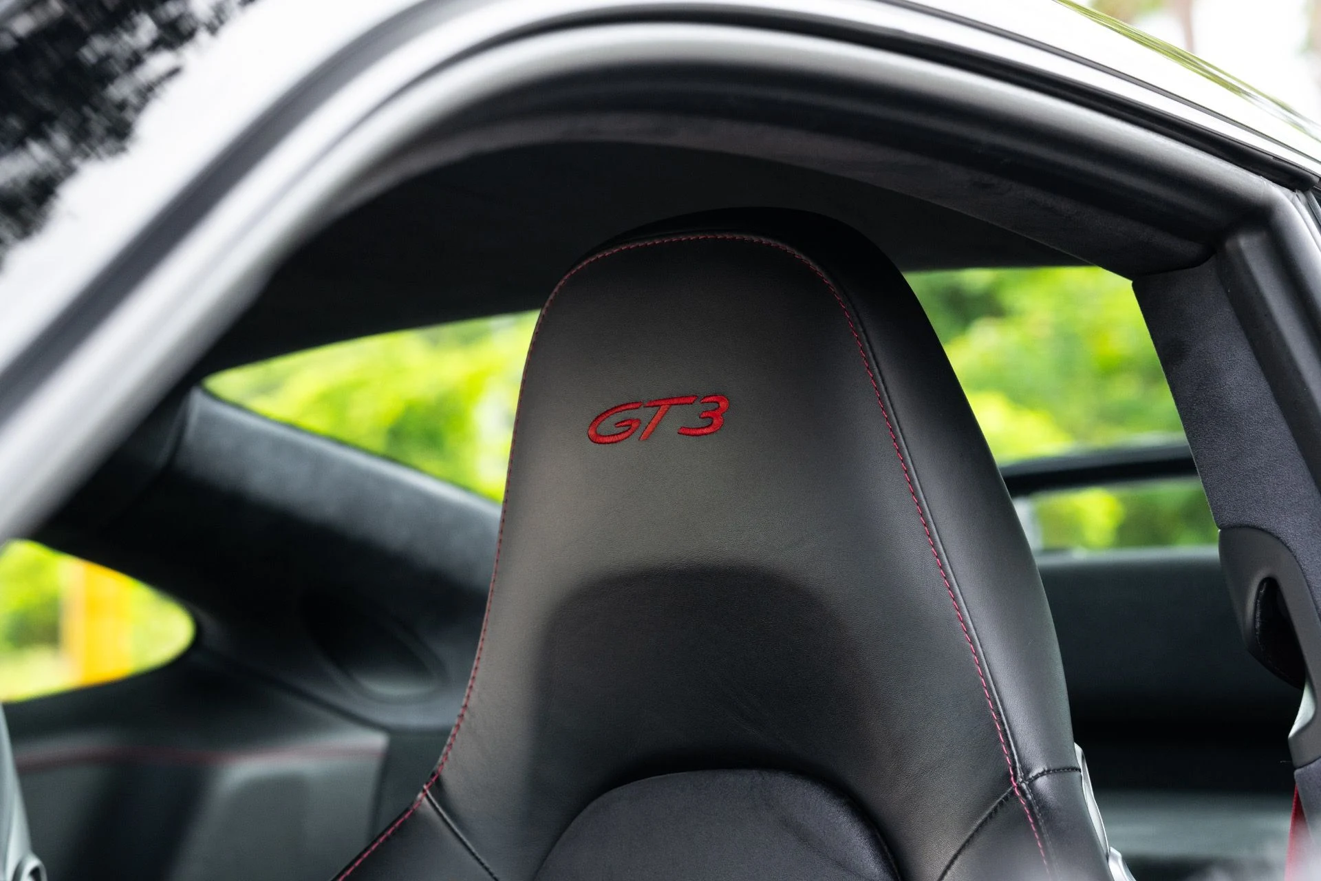 mph044_3899391436_Used_2018_Porsche_911_GT_3_1780452373_624f0f323e