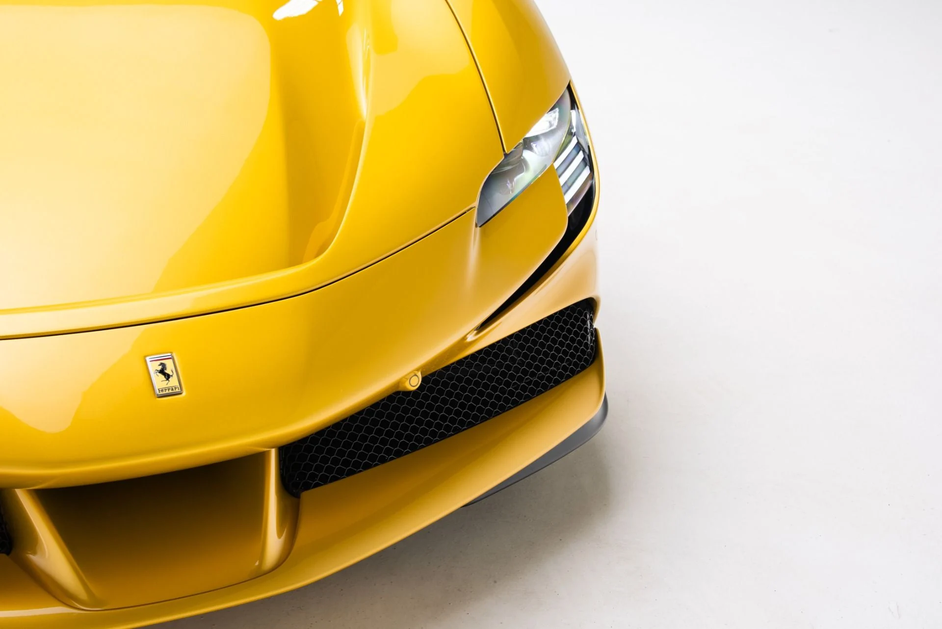 mph044_3904407029_Used_2023_Ferrari_SF_90_Spider_1770940730_01e28139ff