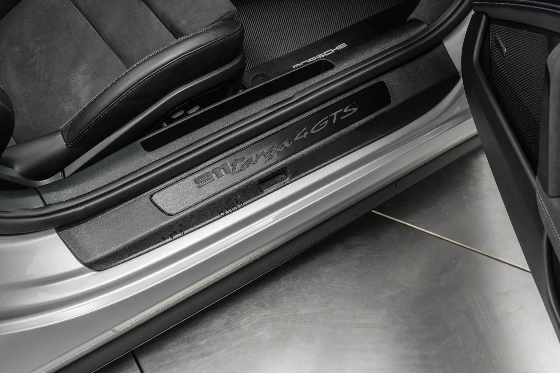 mph044_3907554117_Used_2025_Porsche_911_Targa_4_GTS_1783373195_1a40fbba9e