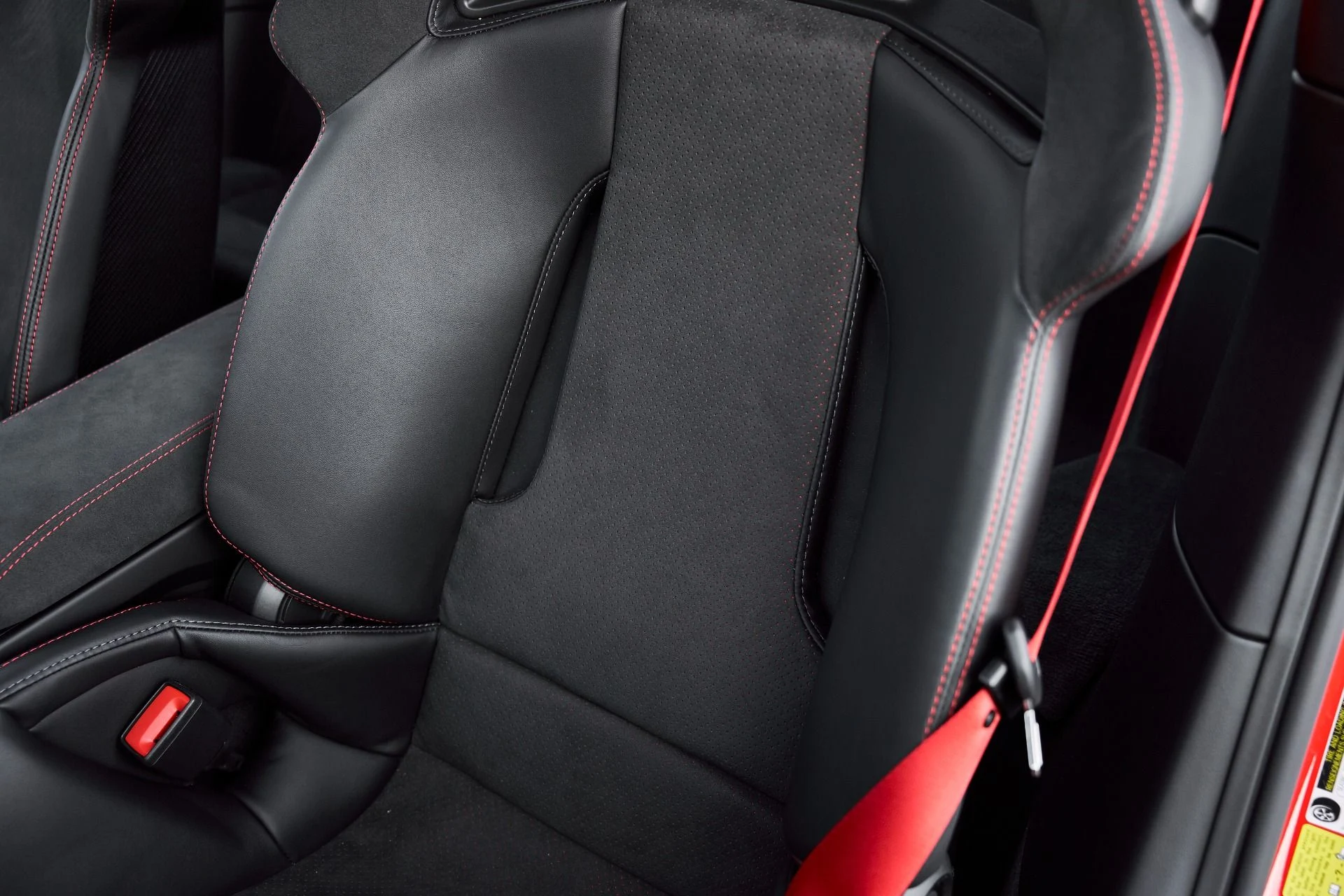 mph044_3913582045_Used_2025_Porsche_911_GT_3_1766514482_04d4b63428