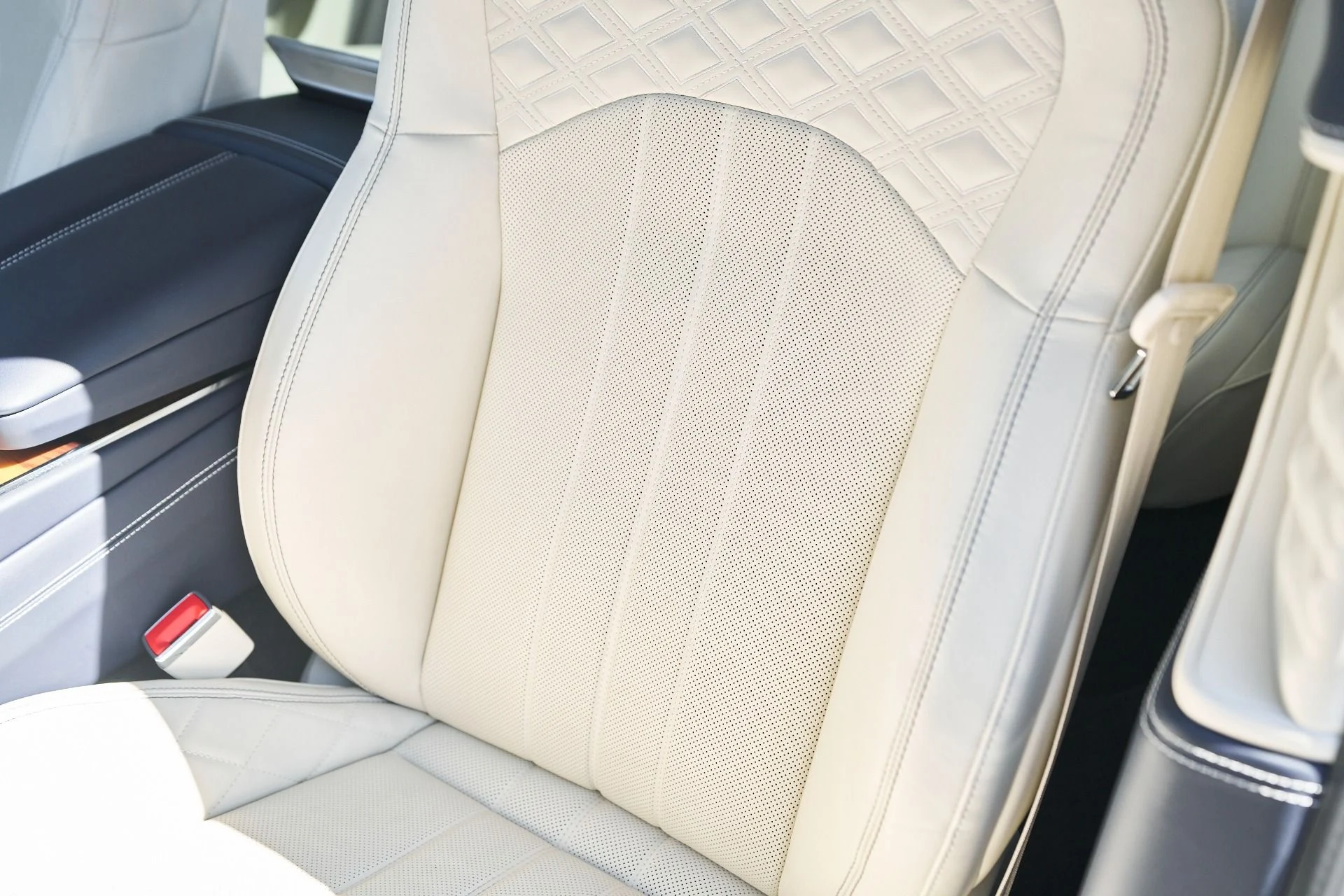 mph044_3936816209_Used_2024_Bentley_Flying_Spur_Mulliner_W12_1760650671_a418bee946