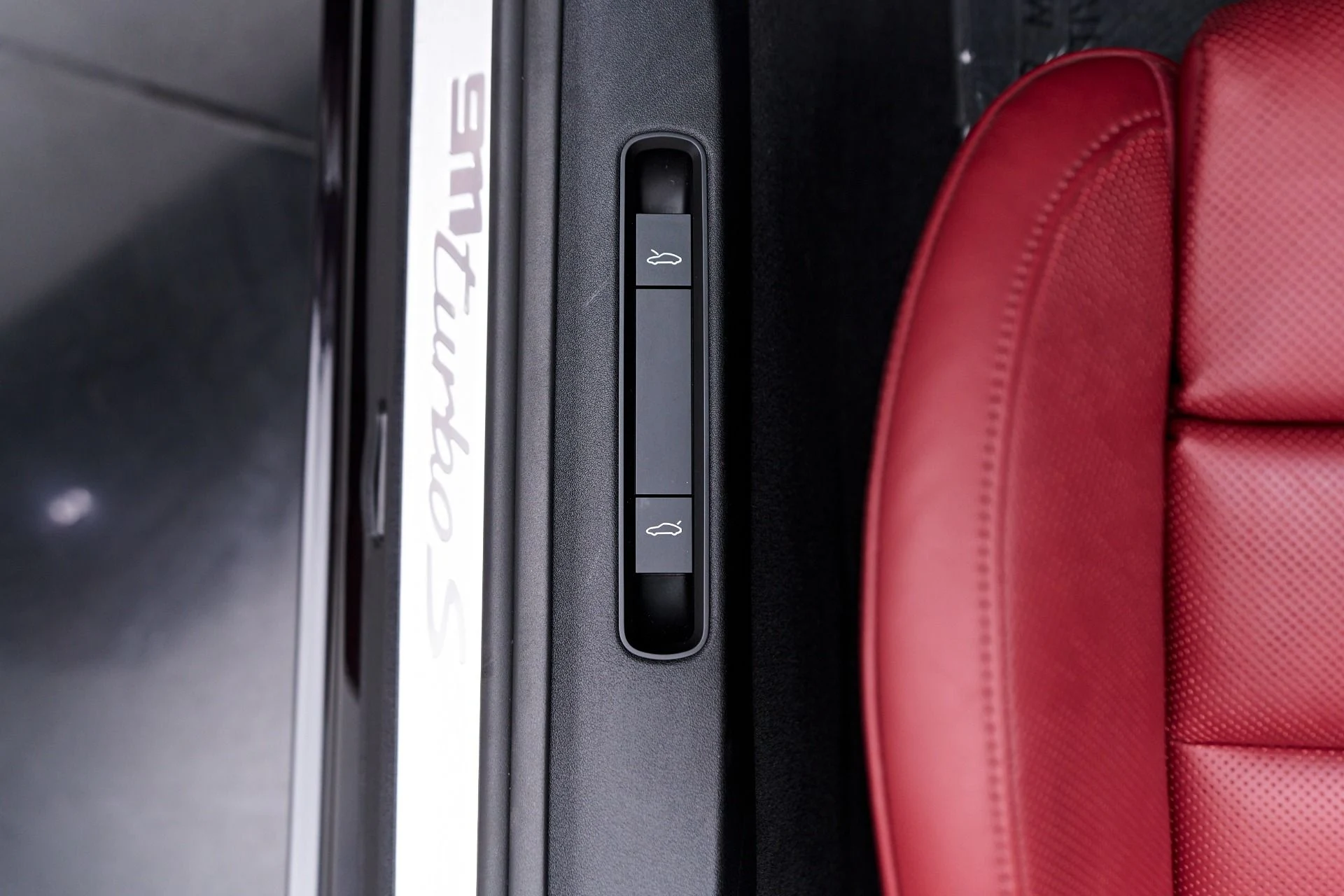 mph044_3955021196_Used_2024_Porsche_911_Turbo_S_1758674585_6592923452