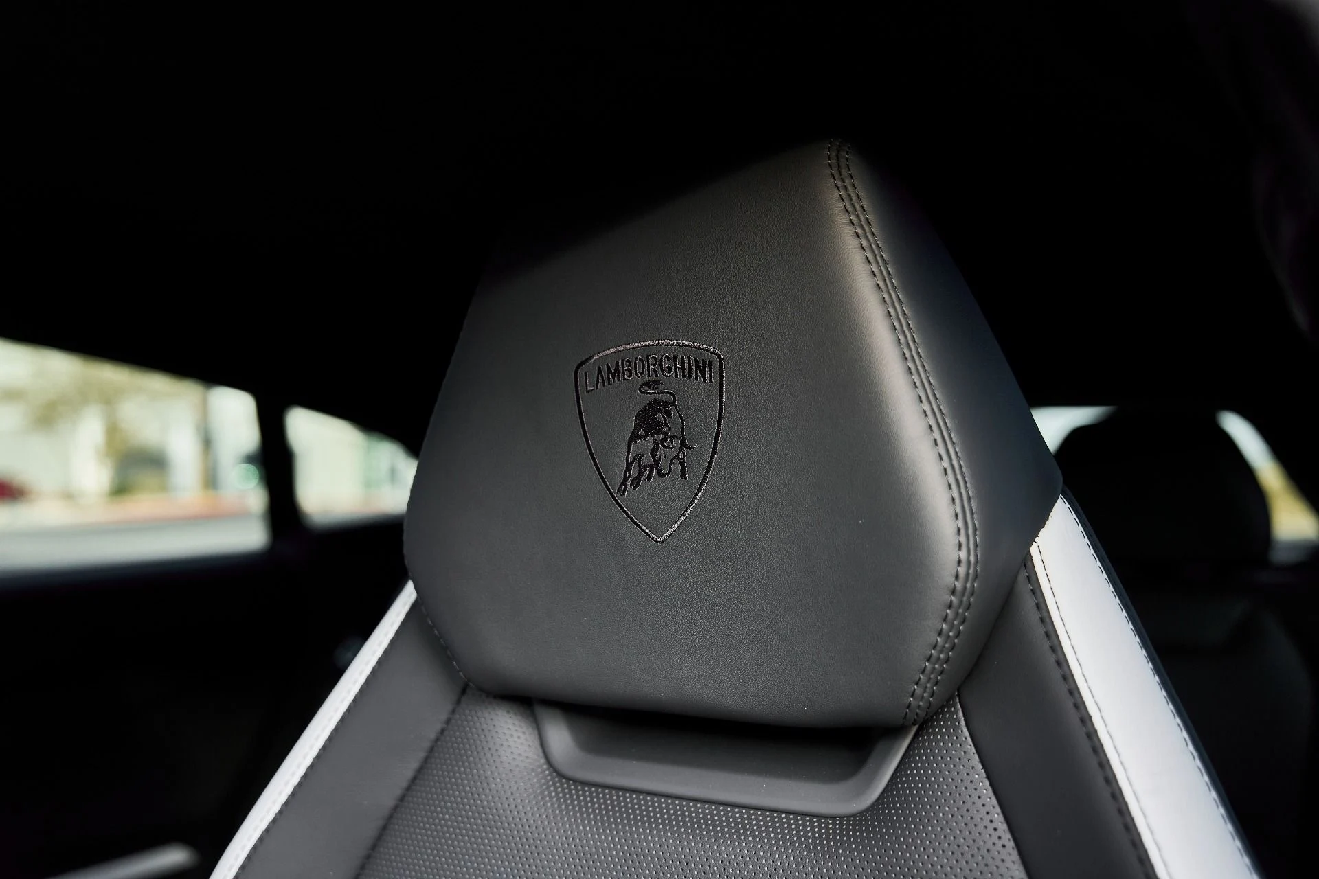 mph044_3976943384_Used_2025_Lamborghini_Urus_SE_1767720893_2f66f1b14d