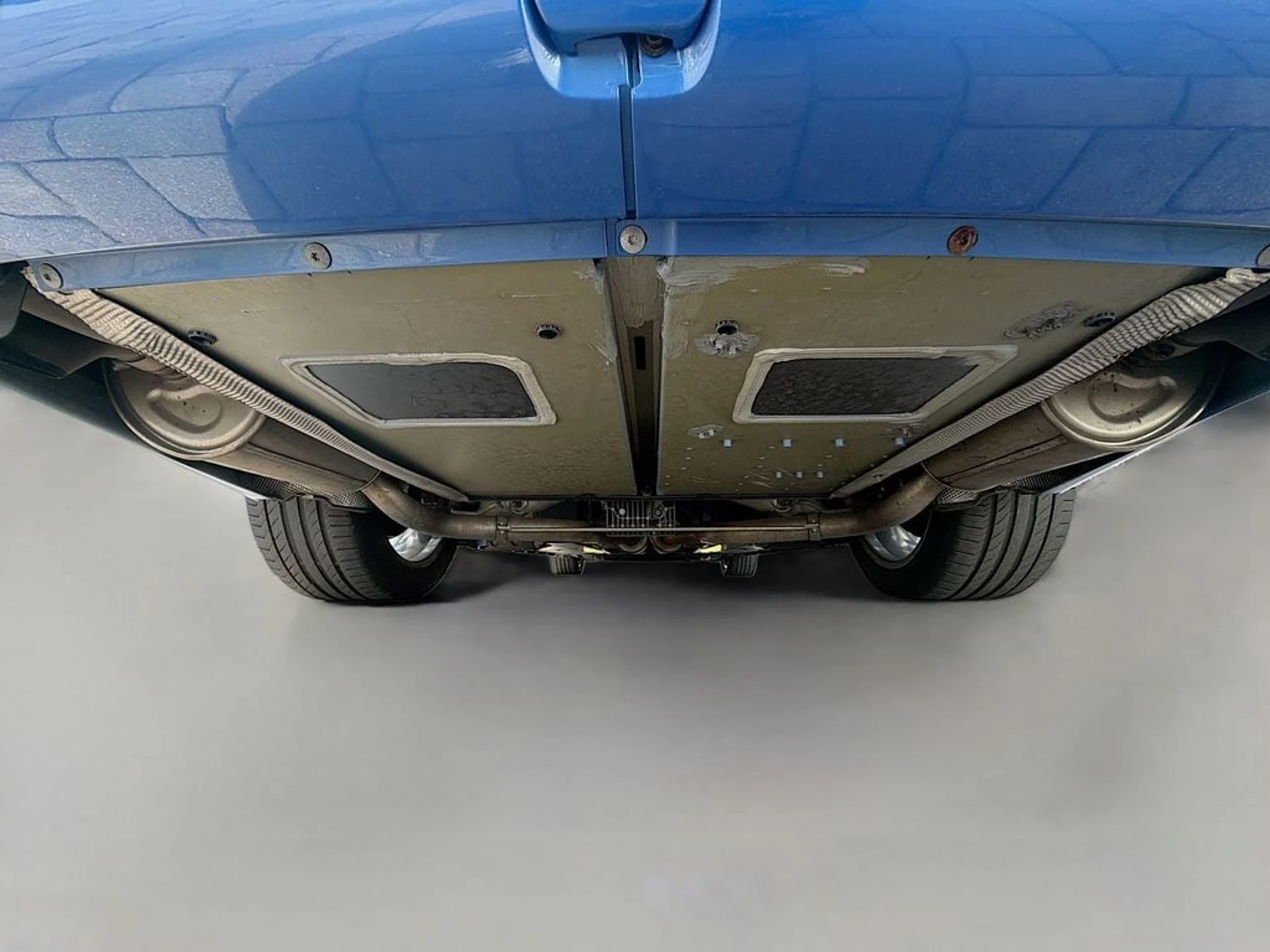 mph044_3978560992_00f880f2687bfe18bec3e78980542e07x_d986a940a7