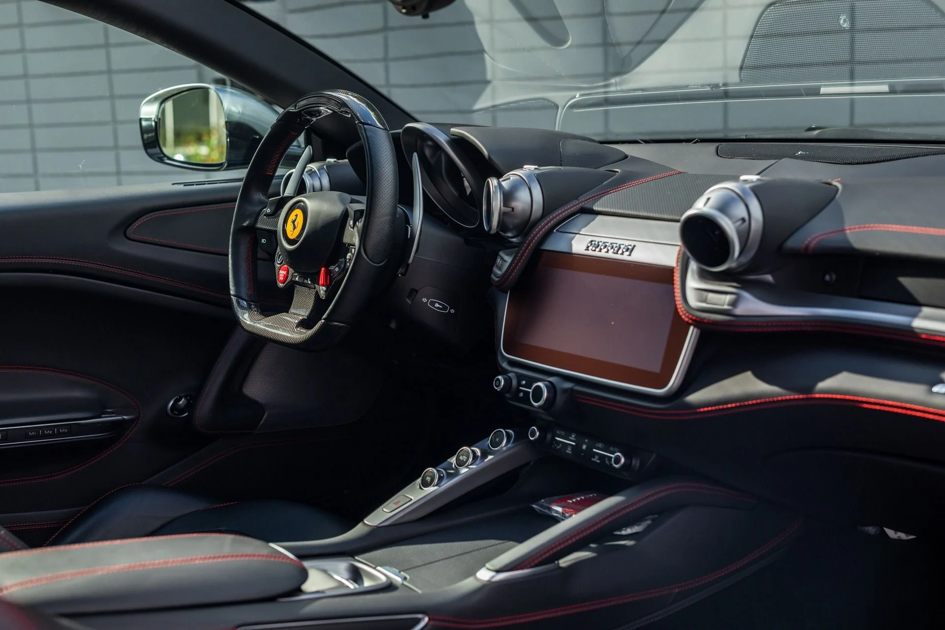 mph044_3982893819_Used_2018_Ferrari_GTC_4_Lusso_T_1701305221_69c01e0410