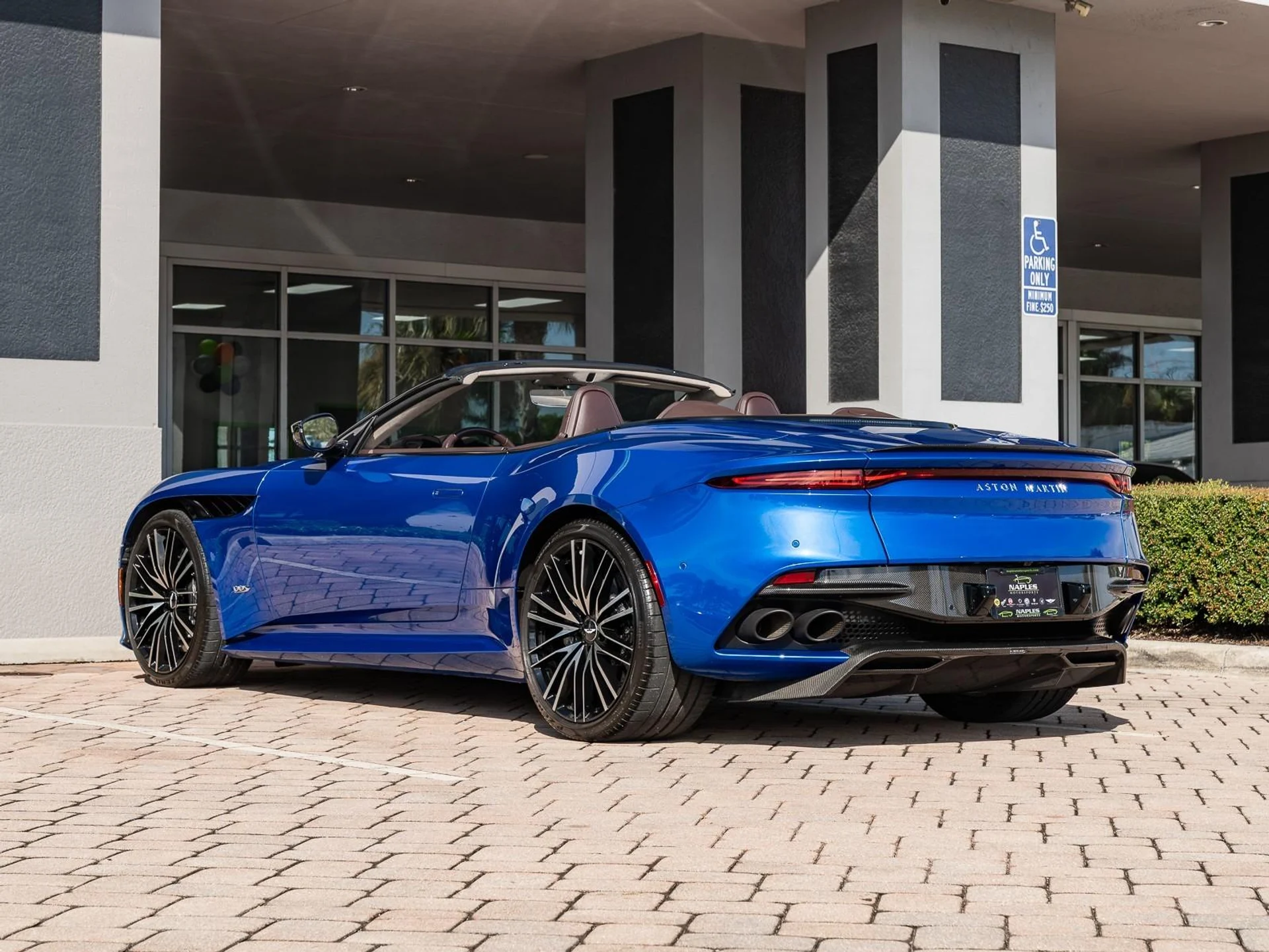 mph044_3996713075_Used_2020_Aston_Martin_DBS_Superleggera_1761685641_670286b504