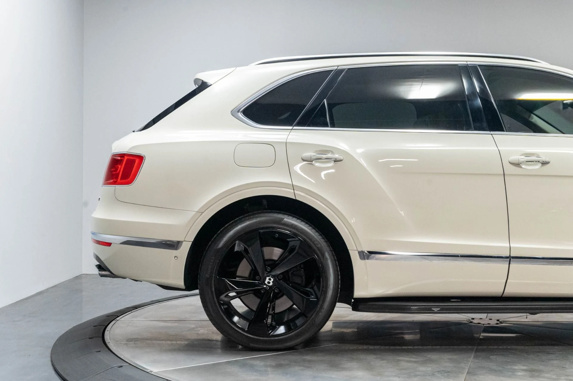 mph044_4007349242_Used_2017_Bentley_Bentayga_W12_1787159716_330027150c