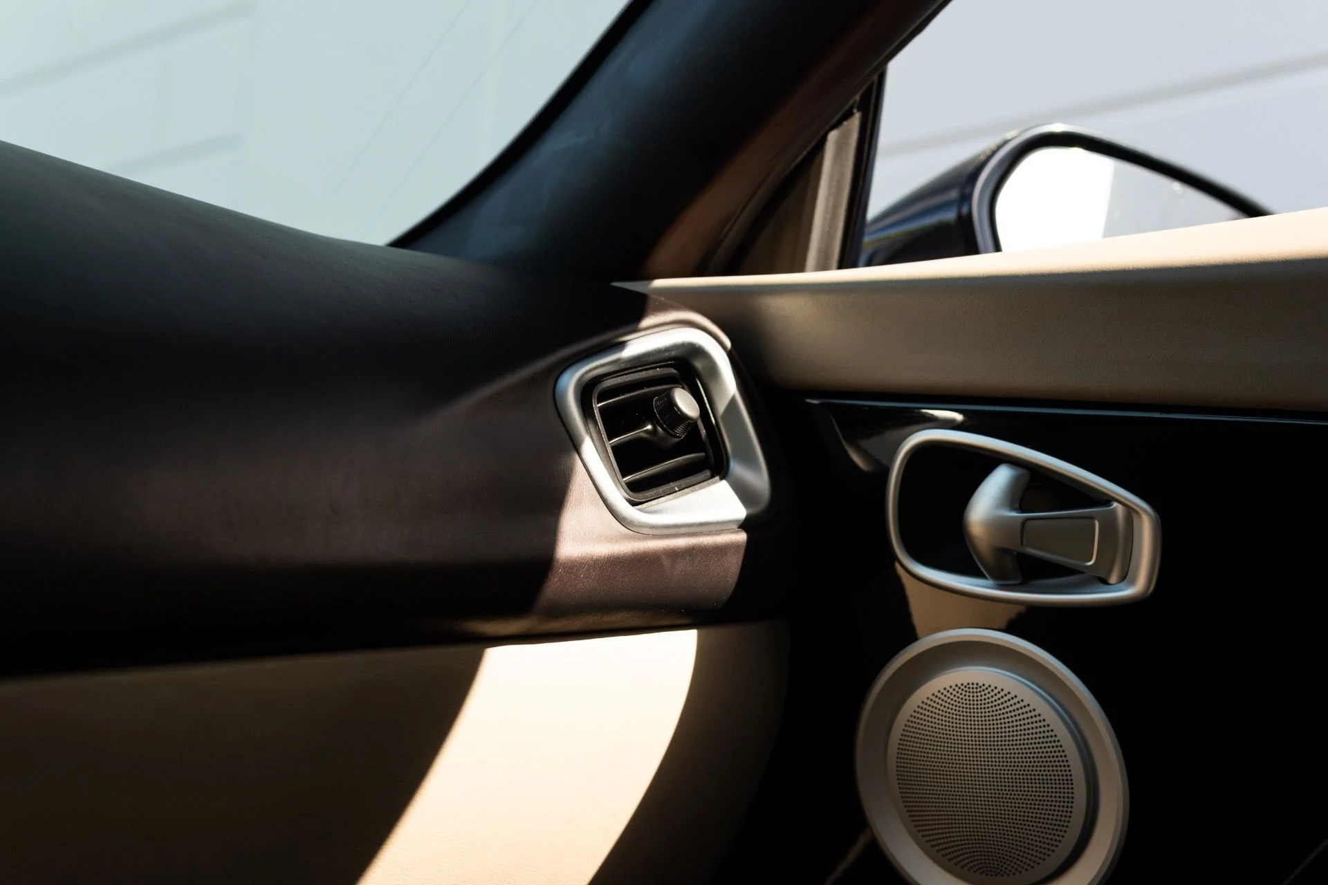 mph044_4024343486_Used_2023_Aston_Martin_DB_11_V8_1765580220_264d75a8d1