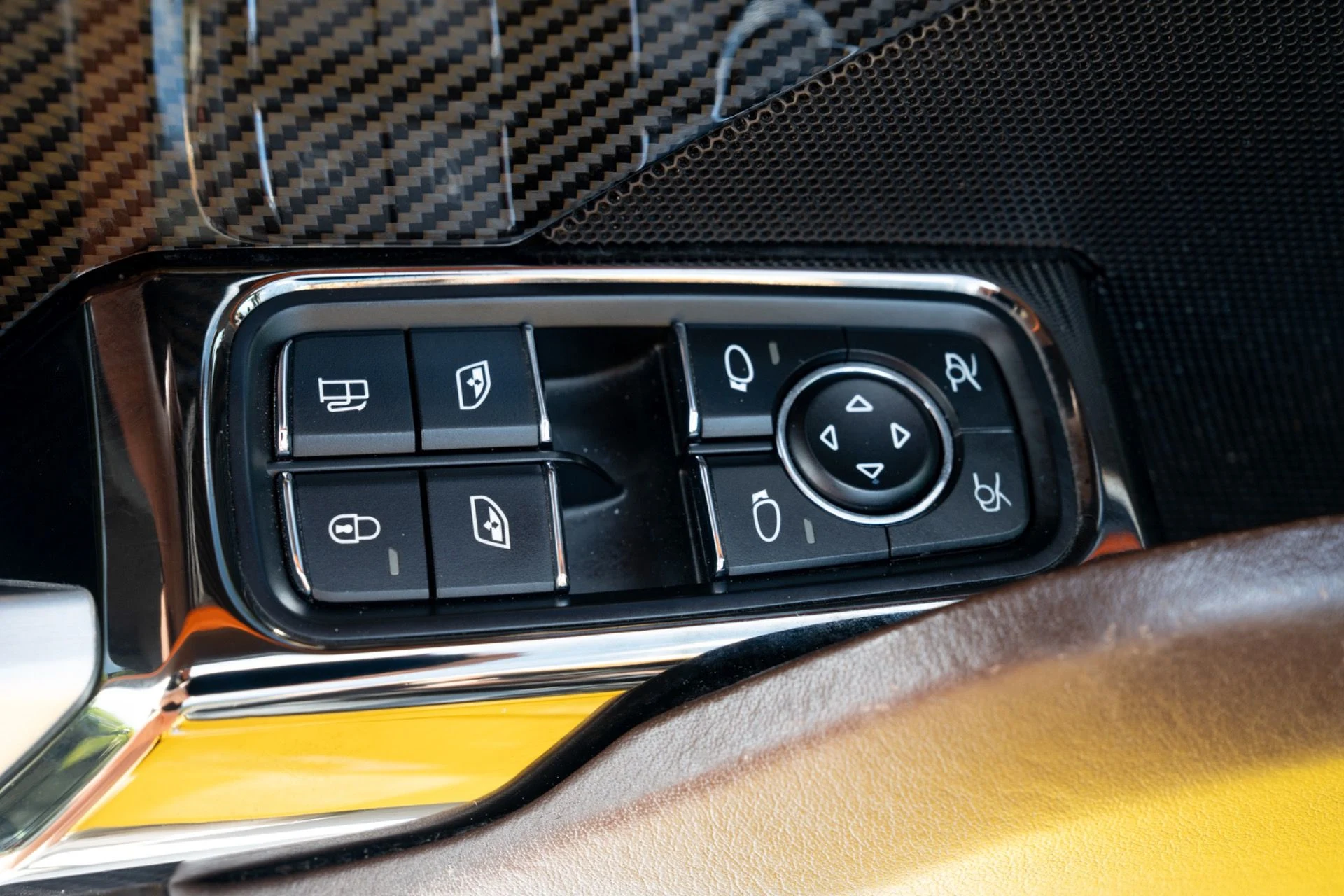 mph044_4044084724_Used_2015_Porsche_918_Spyder_1782406249_1dbd65944f
