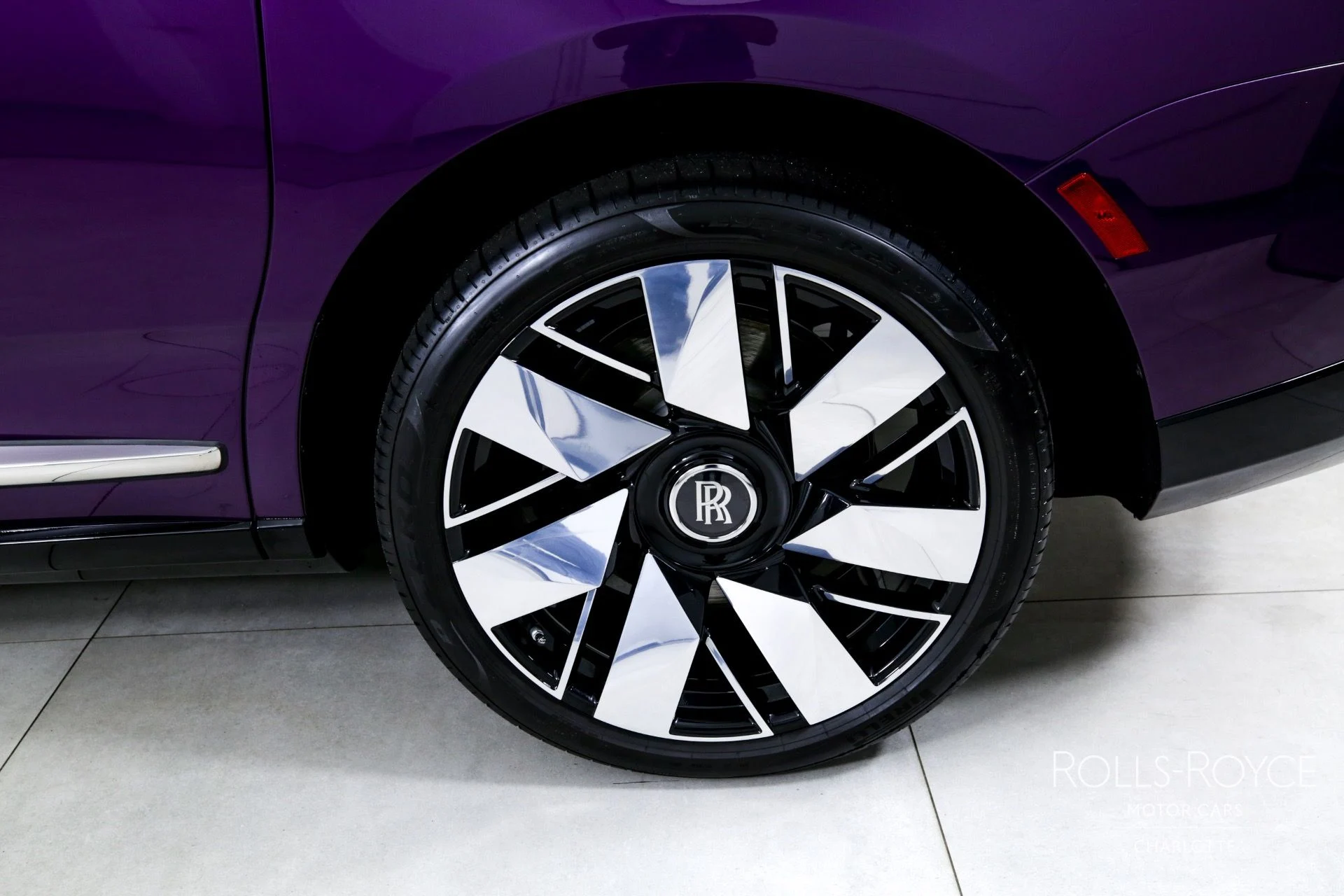 mph044_4081442126_Used_2025_Rolls_Royce_Cullinan_1748382671_b9cd304606