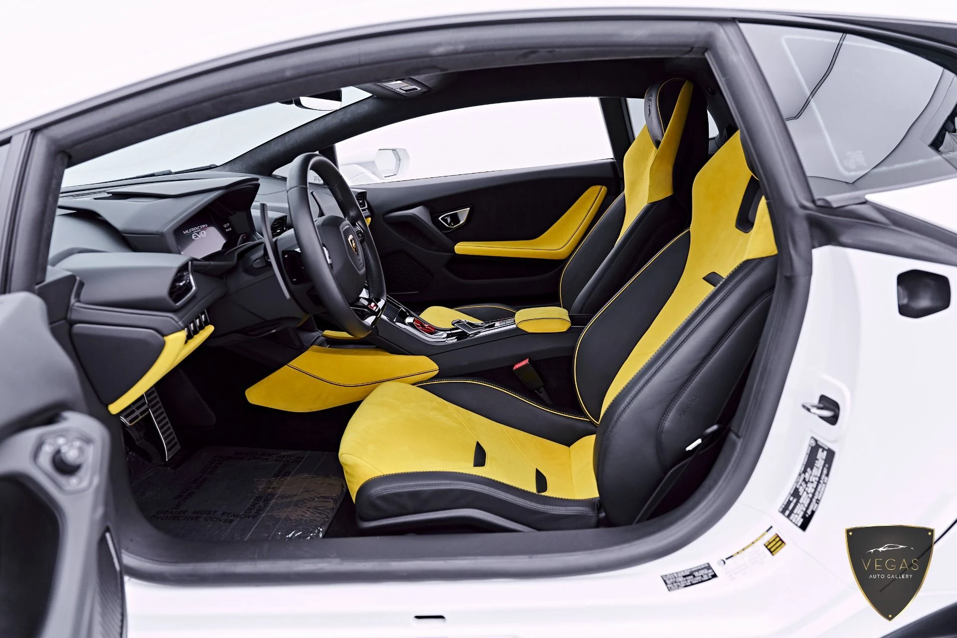 mph044_4088648560_Used_2022_Lamborghini_Huracan_EVO_Base_1782344311_852deb6bb3