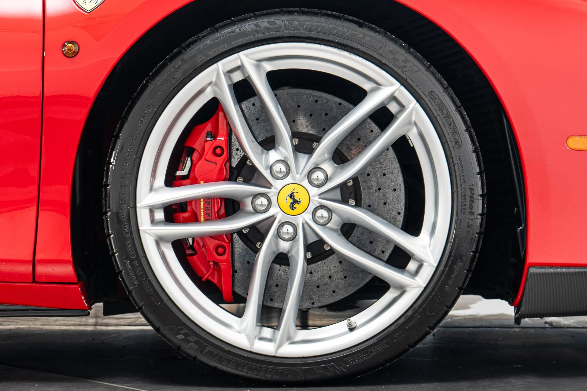 mph044_4092821568_Used_2017_Ferrari_488_Spider_1776892086_f2e5711e1c