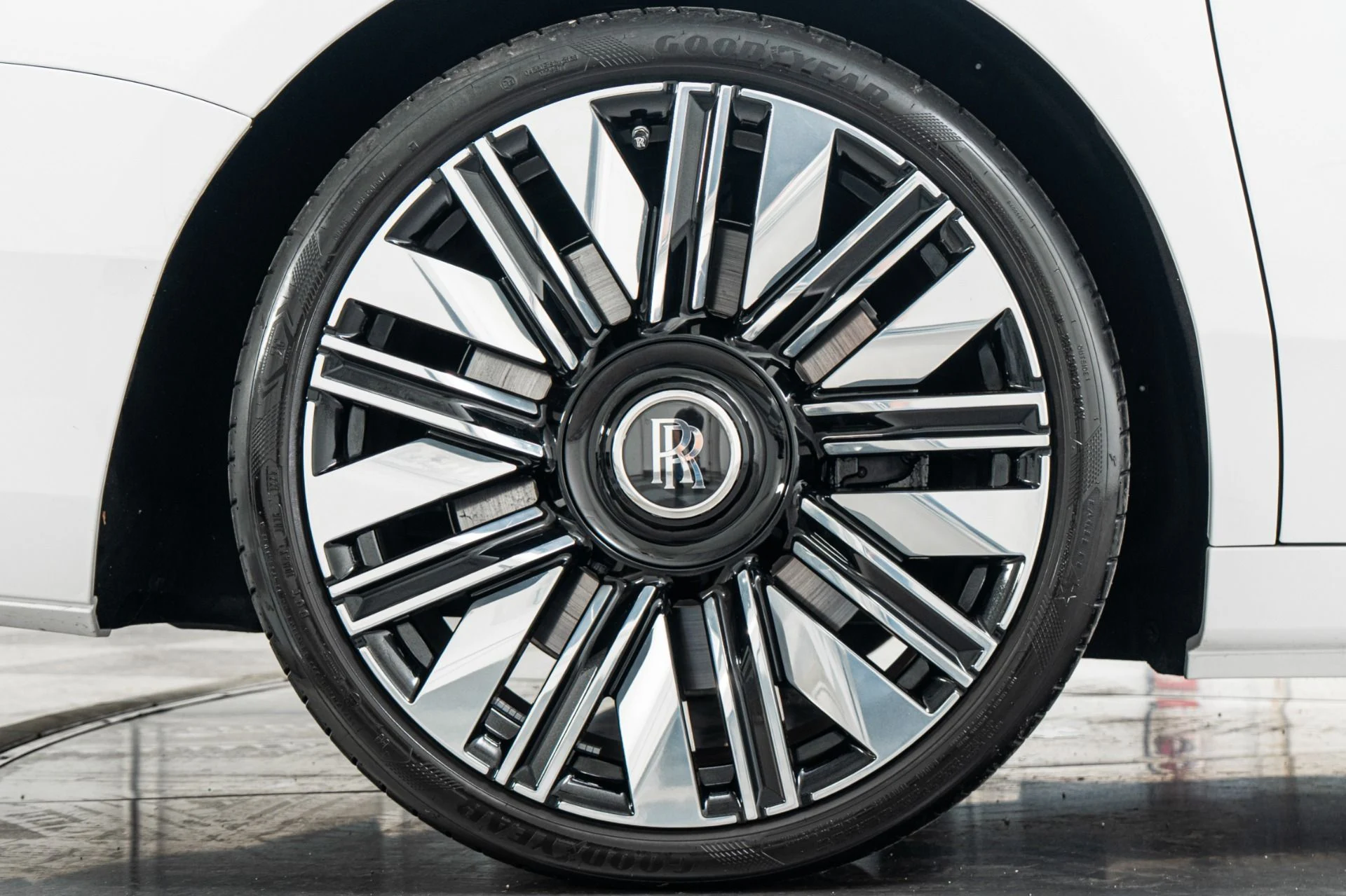 mph044_4111191695_Used_2026_Rolls_Royce_Ghost_Two_Tone_Interior_Low_Miles_1781640354_337ce49e5b