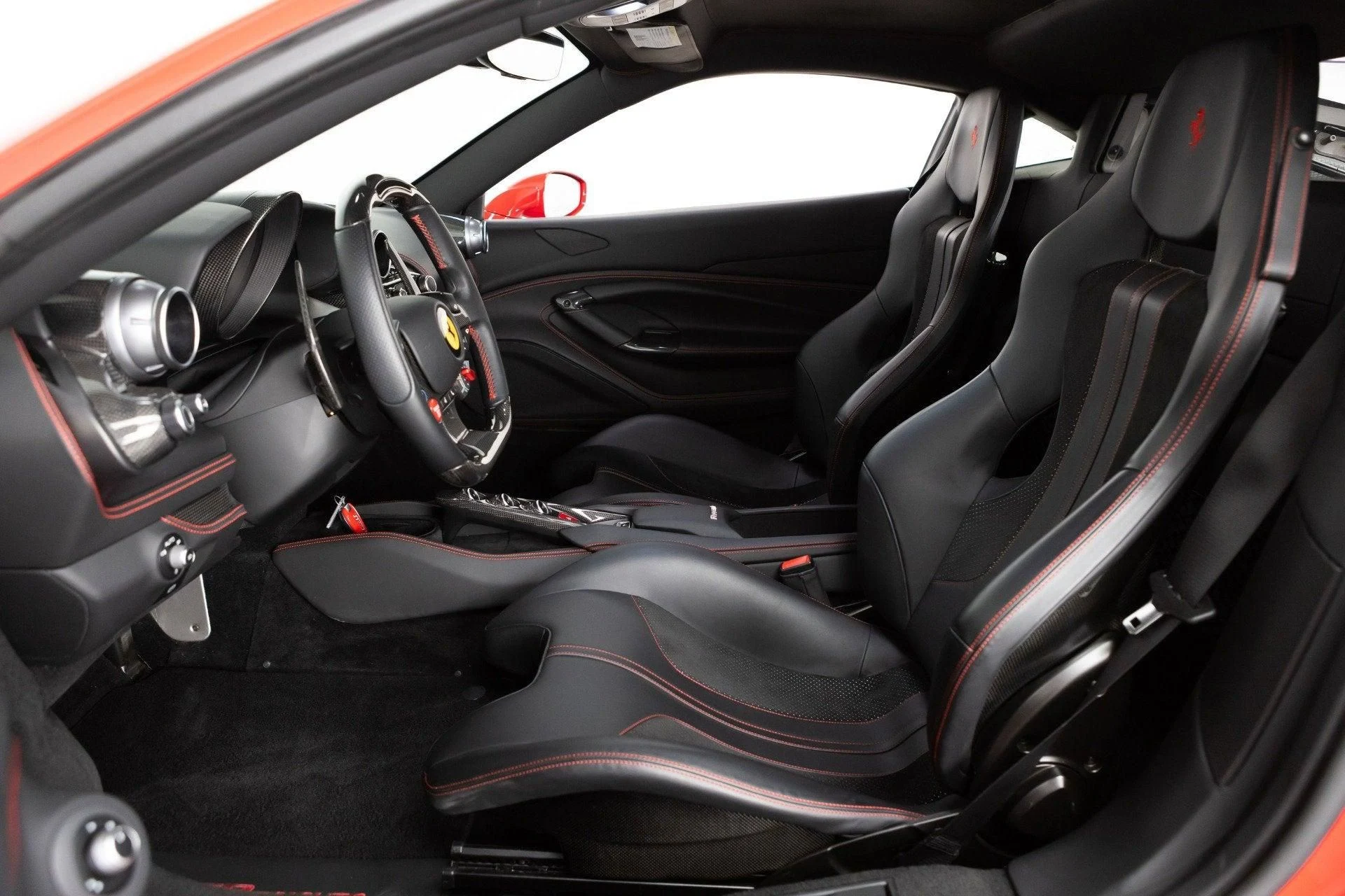 mph044_4126155742_Used_2020_Ferrari_F8_Tributo_1777367304_e4390eaa6b