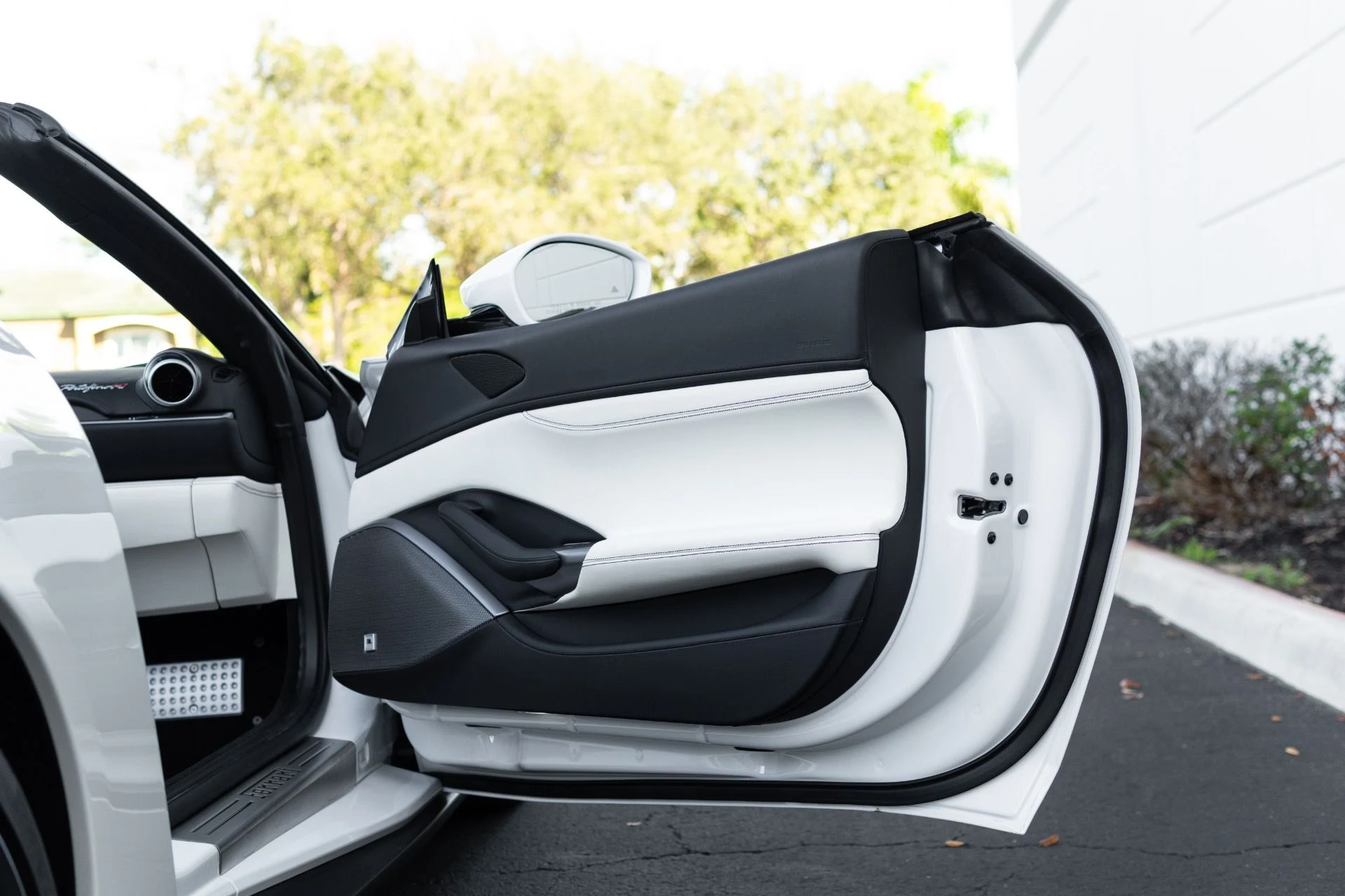 mph044_4142986286_Used_2023_Ferrari_Portofino_M_1766185478_4cfb18675c