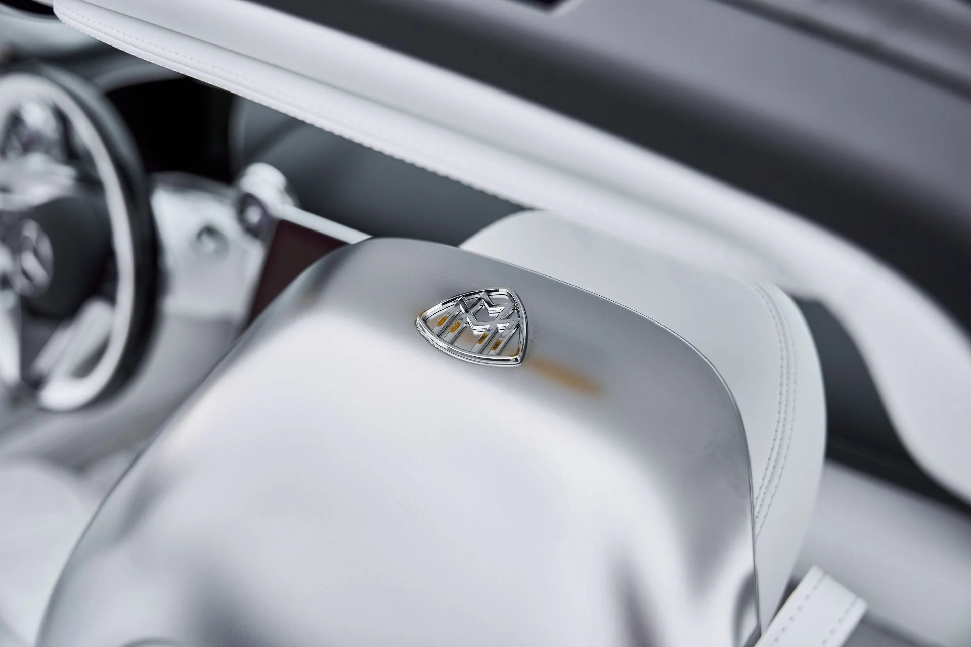 mph044_4147517708_Used_2026_Mercedes_Benz_SL_Class_Maybach_SL_680_1767218139_a6f9ee6c35