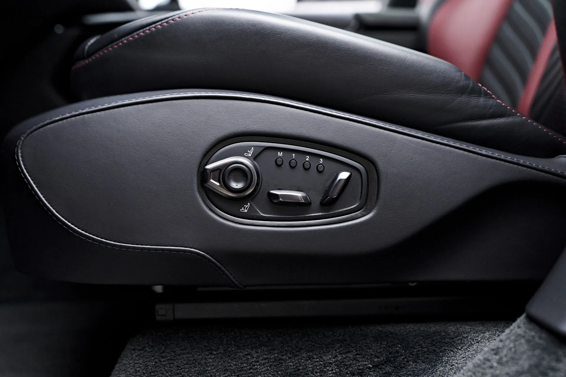 mph044_4178340687_Used_2023_Aston_Martin_DBX_707_1754786768_895ef0ffd2