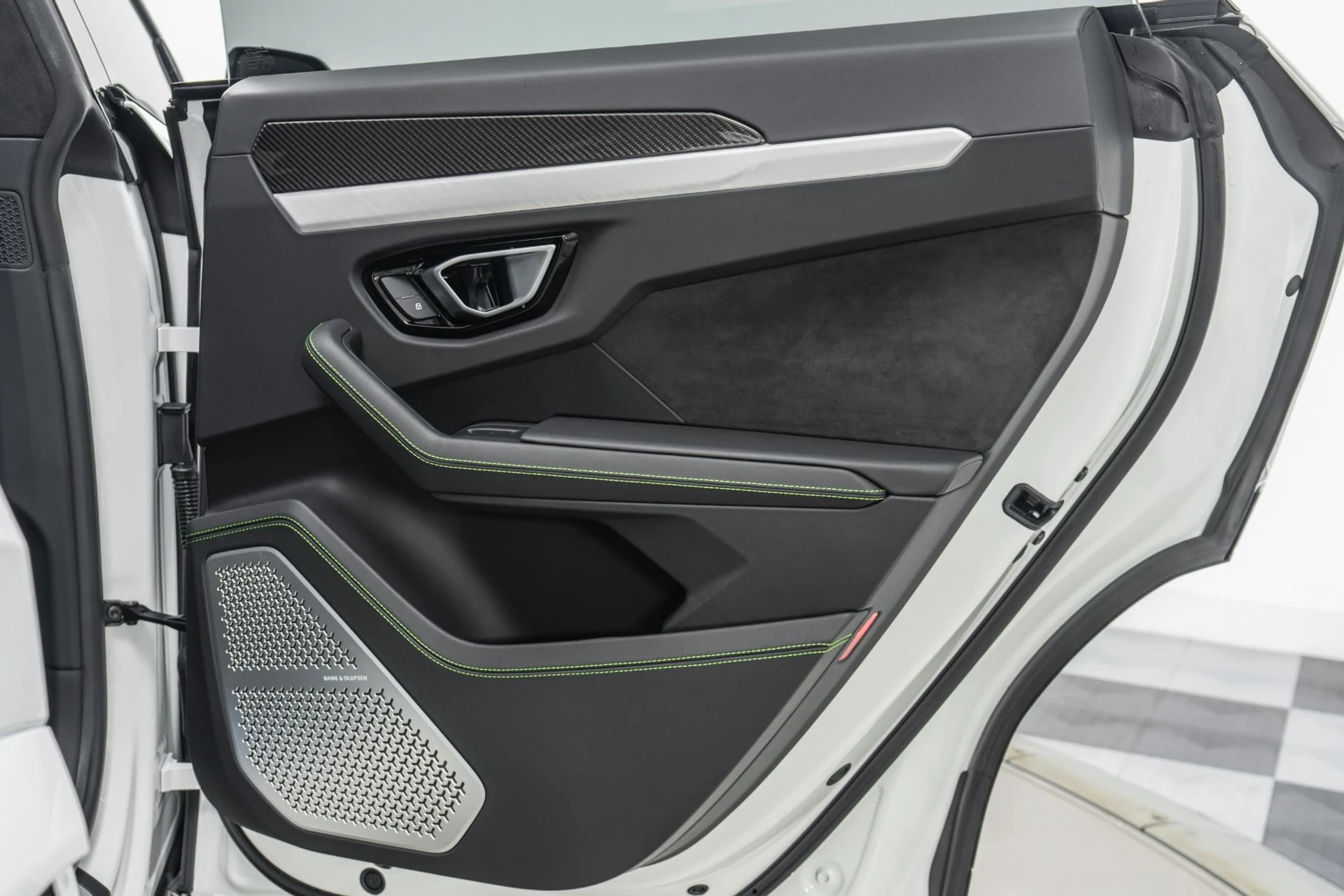 mph044_4181696147_Used_2021_Lamborghini_Urus_Q_Citura_interior_Ventilated_Front_Seats_with_Massage_1772724519_37b28c4e16