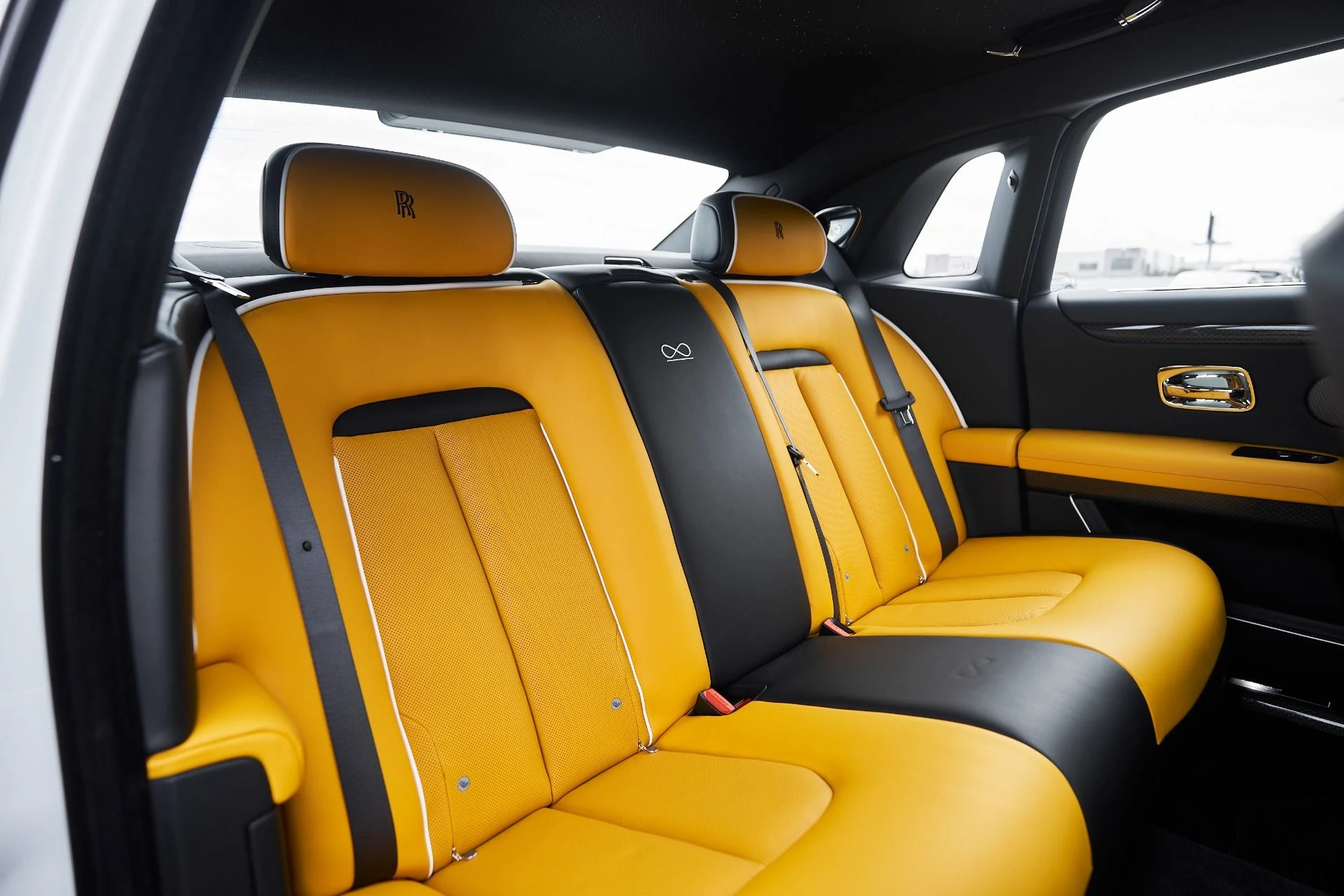 mph044_4204611079_Used_2025_Rolls_Royce_Ghost_Black_Badge_1763167808_84775c3eee