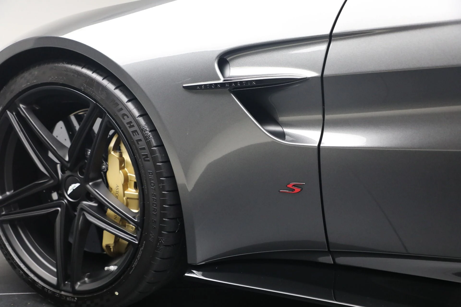 mph044_4209108047_New_2026_Aston_Martin_Vantage_S_Roadster_1787407546_a727968bb1