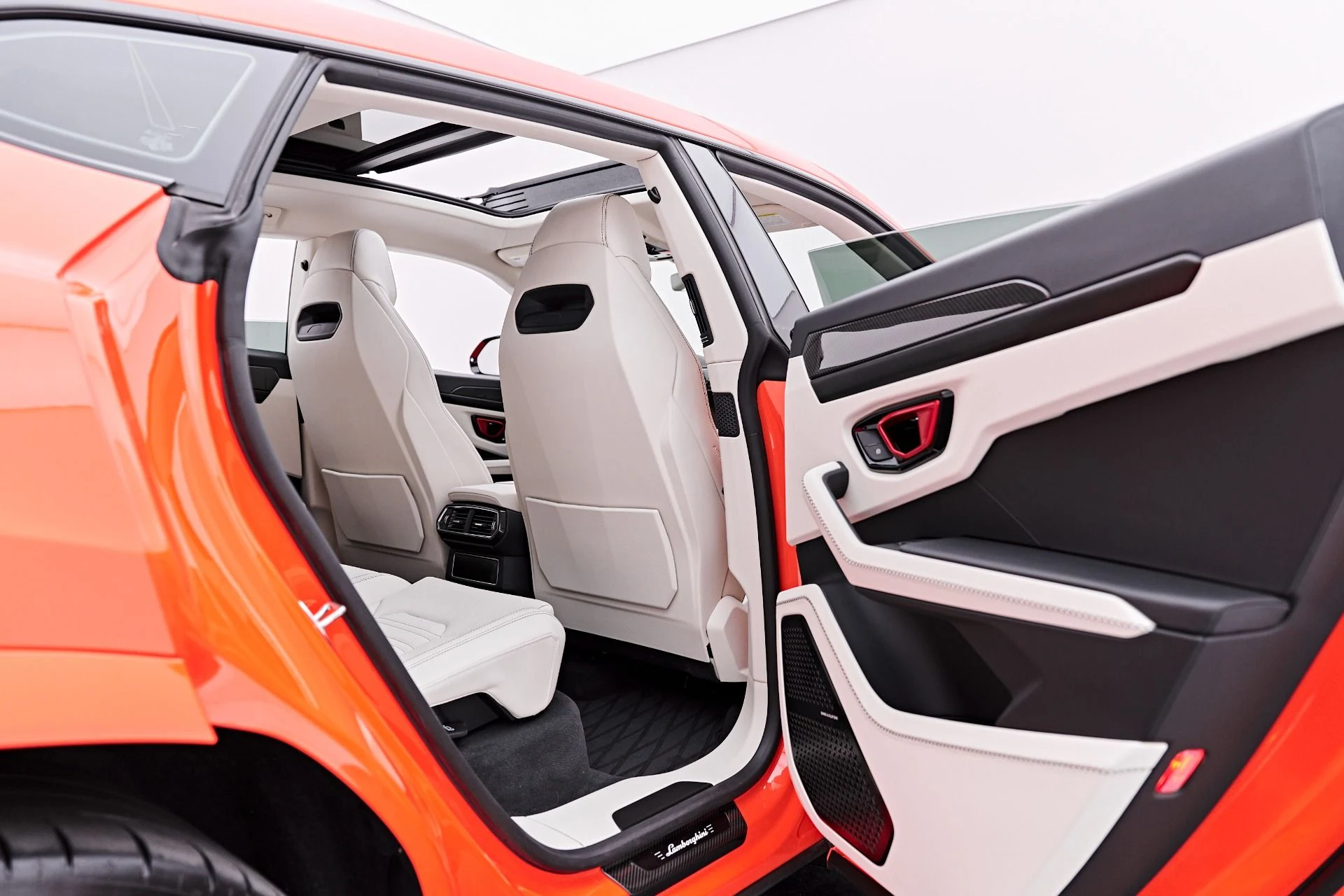 mph044_4234900540_Used_2025_Lamborghini_Urus_SE_1785258960_d771e28143