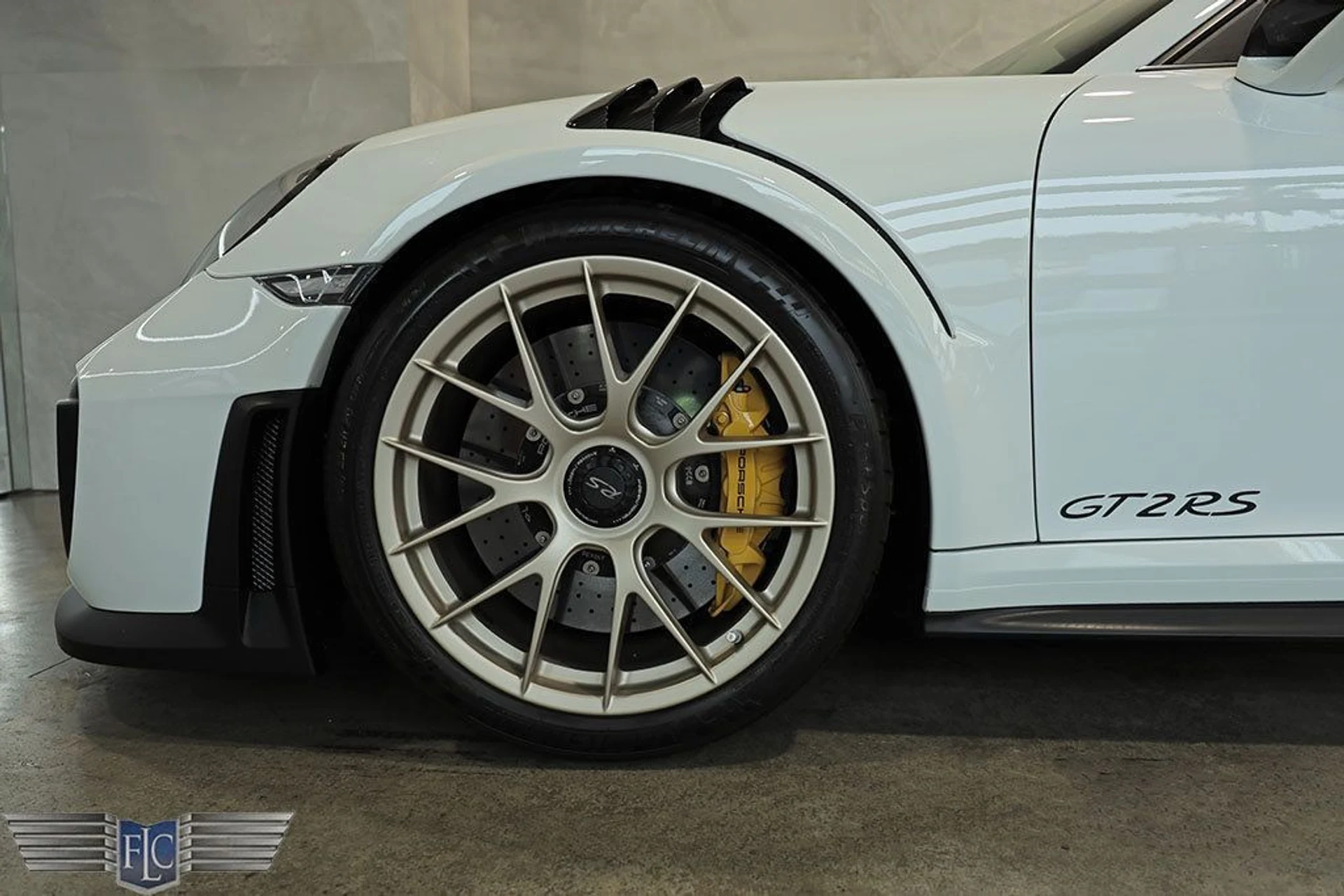 mph044_4240675175_used_2018_porsche_911_gt2rs_9689_22985277_45_1024_4ae7711303